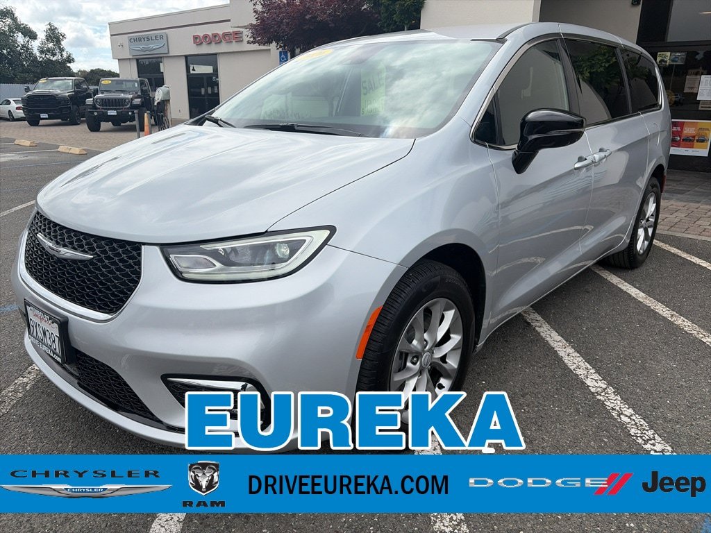 Used 2026 Chrysler Pacifica Select