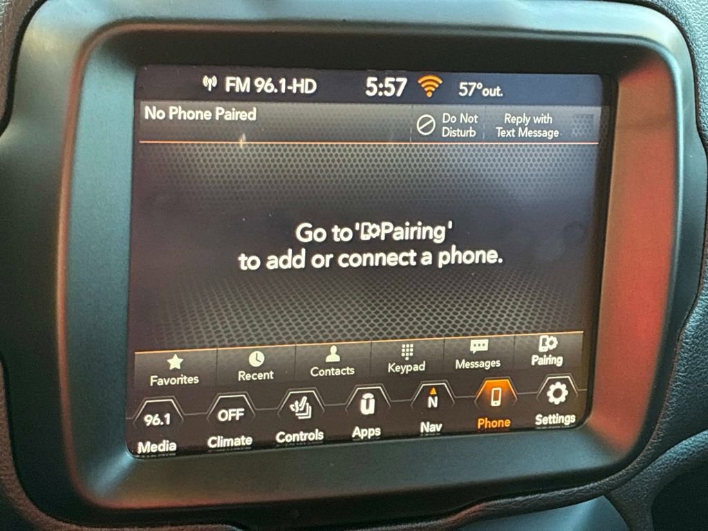 Certified 2023 Jeep Renegade Latitude w/ Premium Group AWD/4WD image 33
