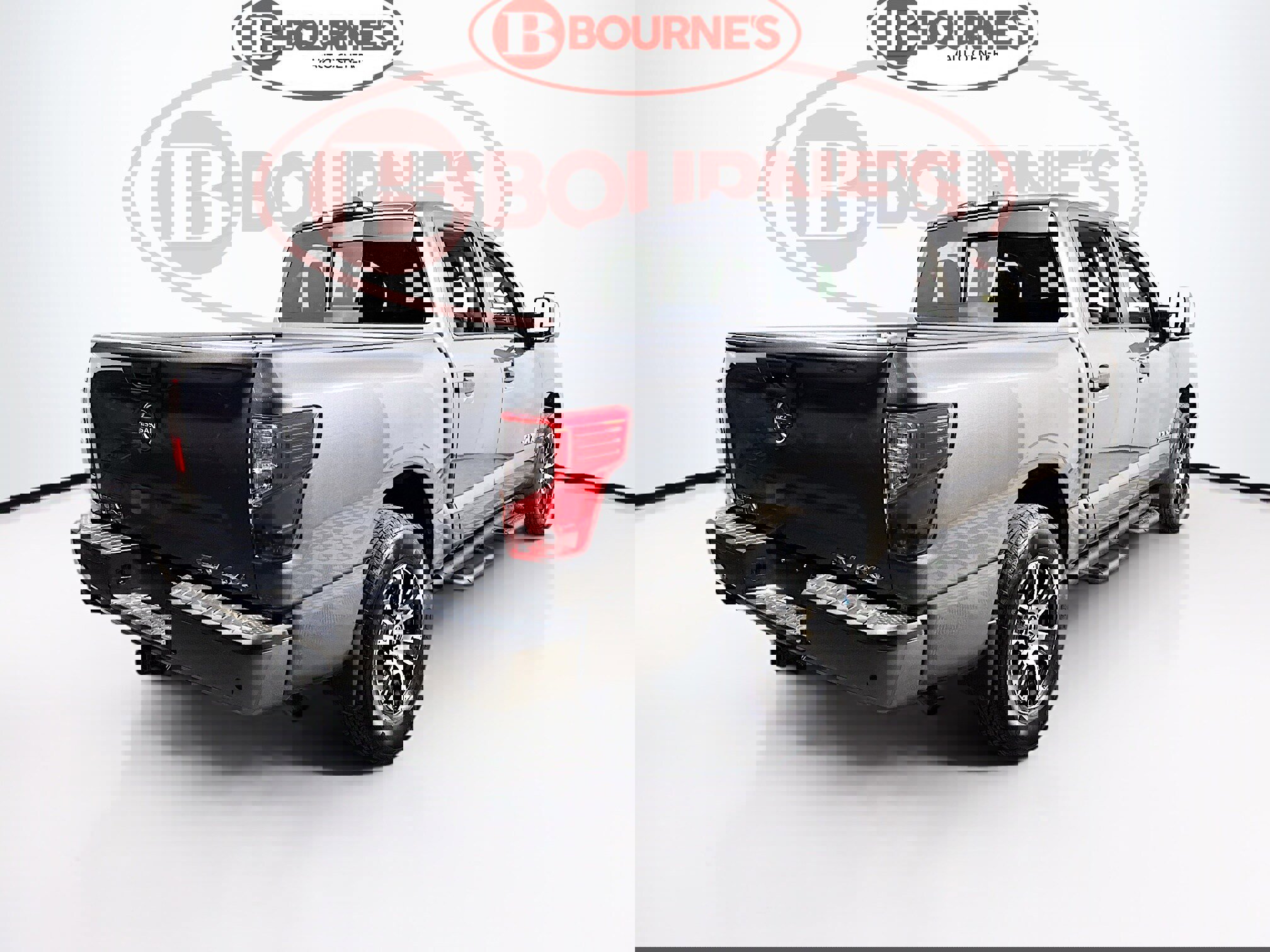 Used 2024 Nissan Titan SV w/ SV Convenience Package image 8