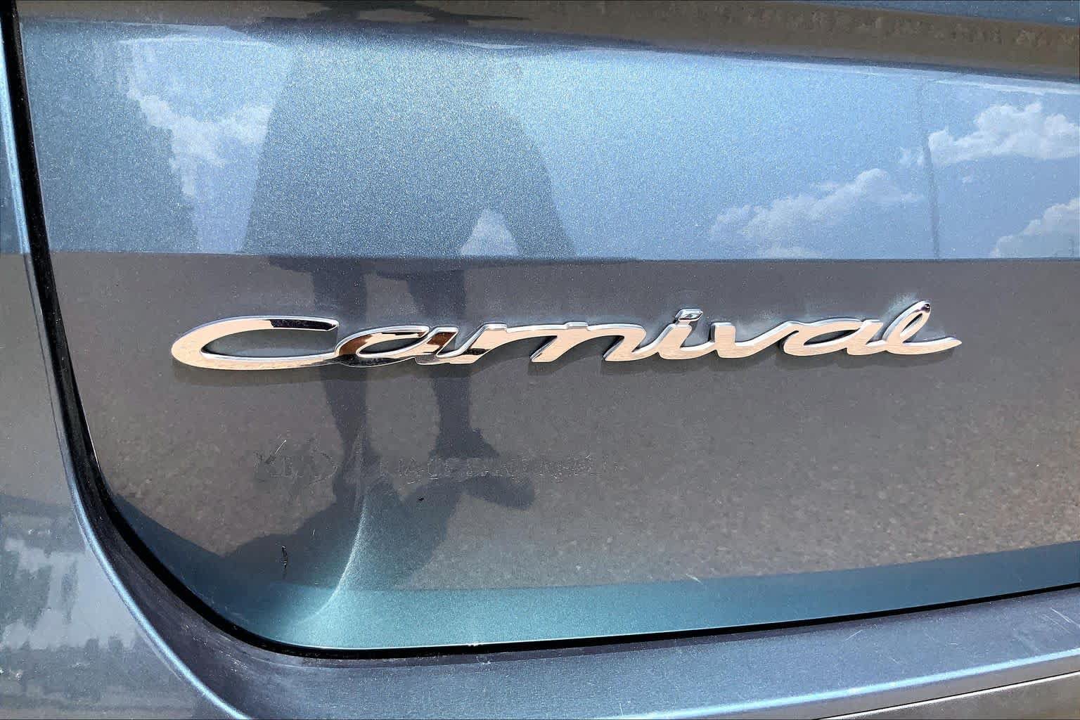 Used 2022 Kia Carnival EX FWD image 10