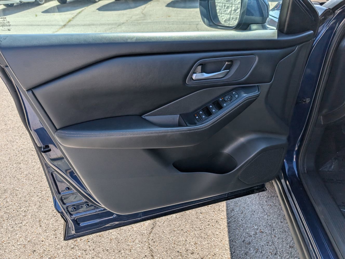 Used 2024 Nissan Rogue SV image 11