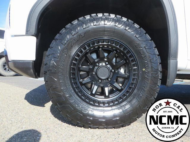 Used 2025 GMC Sierra 1500 AT4 image 9