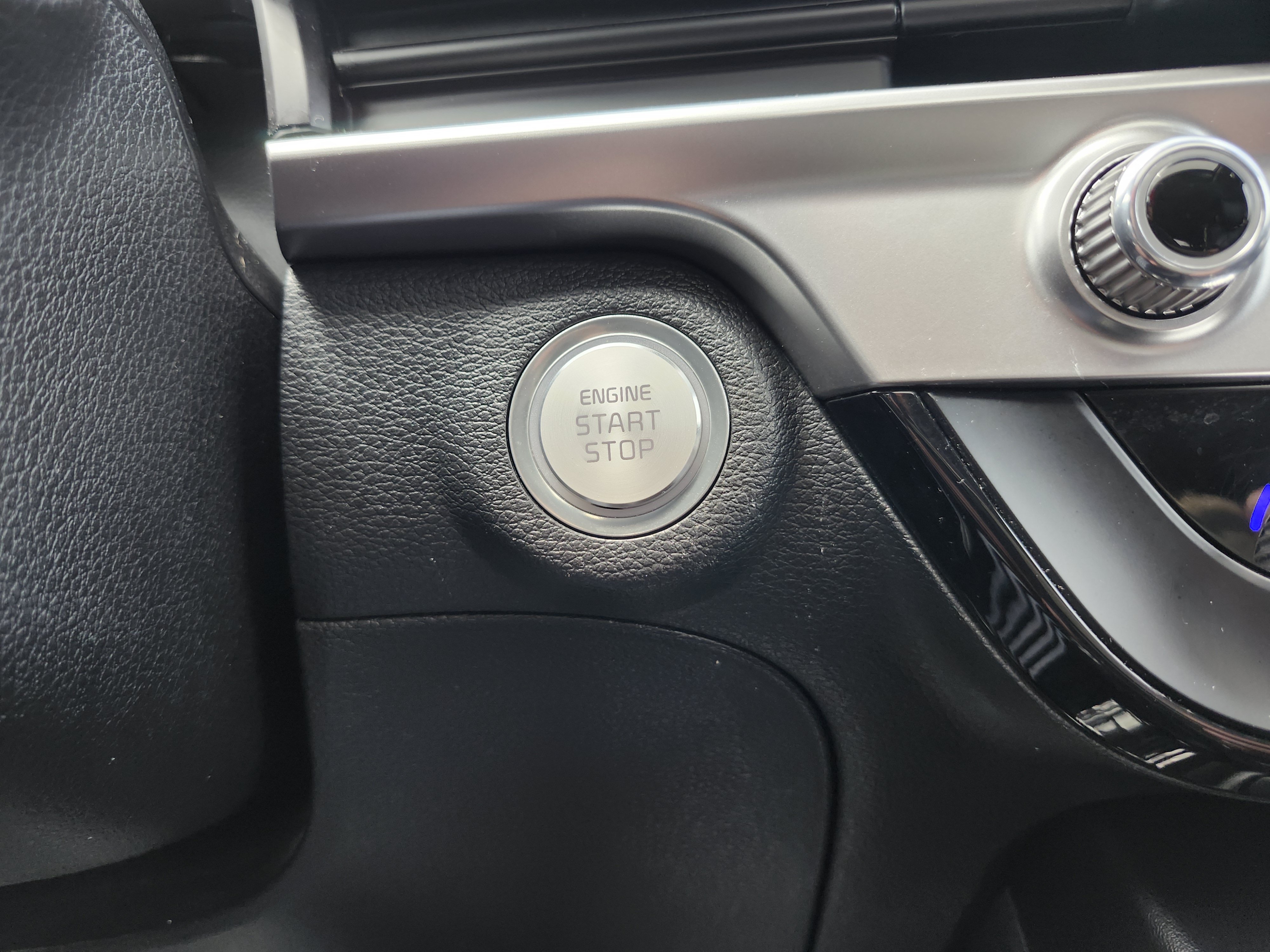 Used 2025 Kia Telluride S FWD image 9