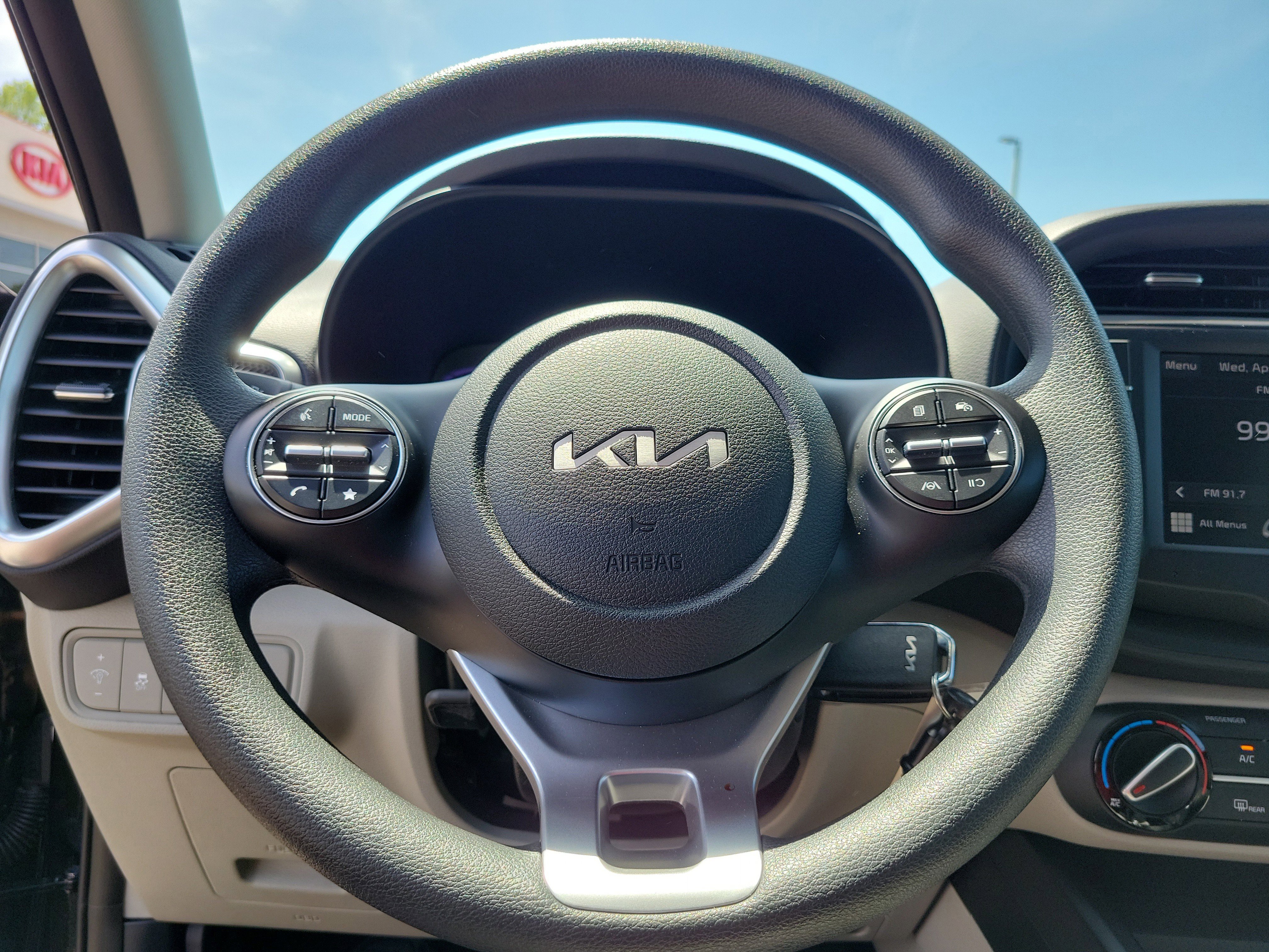 Used 2025 Kia Soul LX FWD image 21