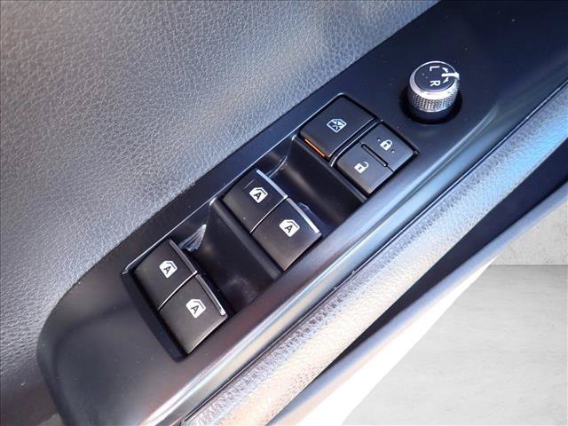 Used 2020 Toyota Camry XLE w/ Sunroof Package FWD image 13