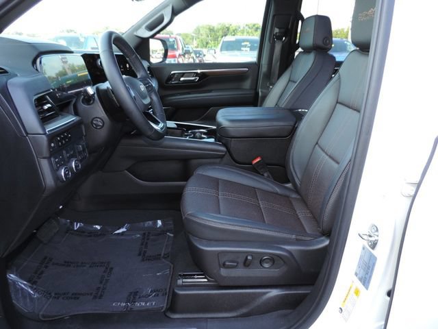 Used 2025 Chevrolet Tahoe High Country AWD/4WD image 24
