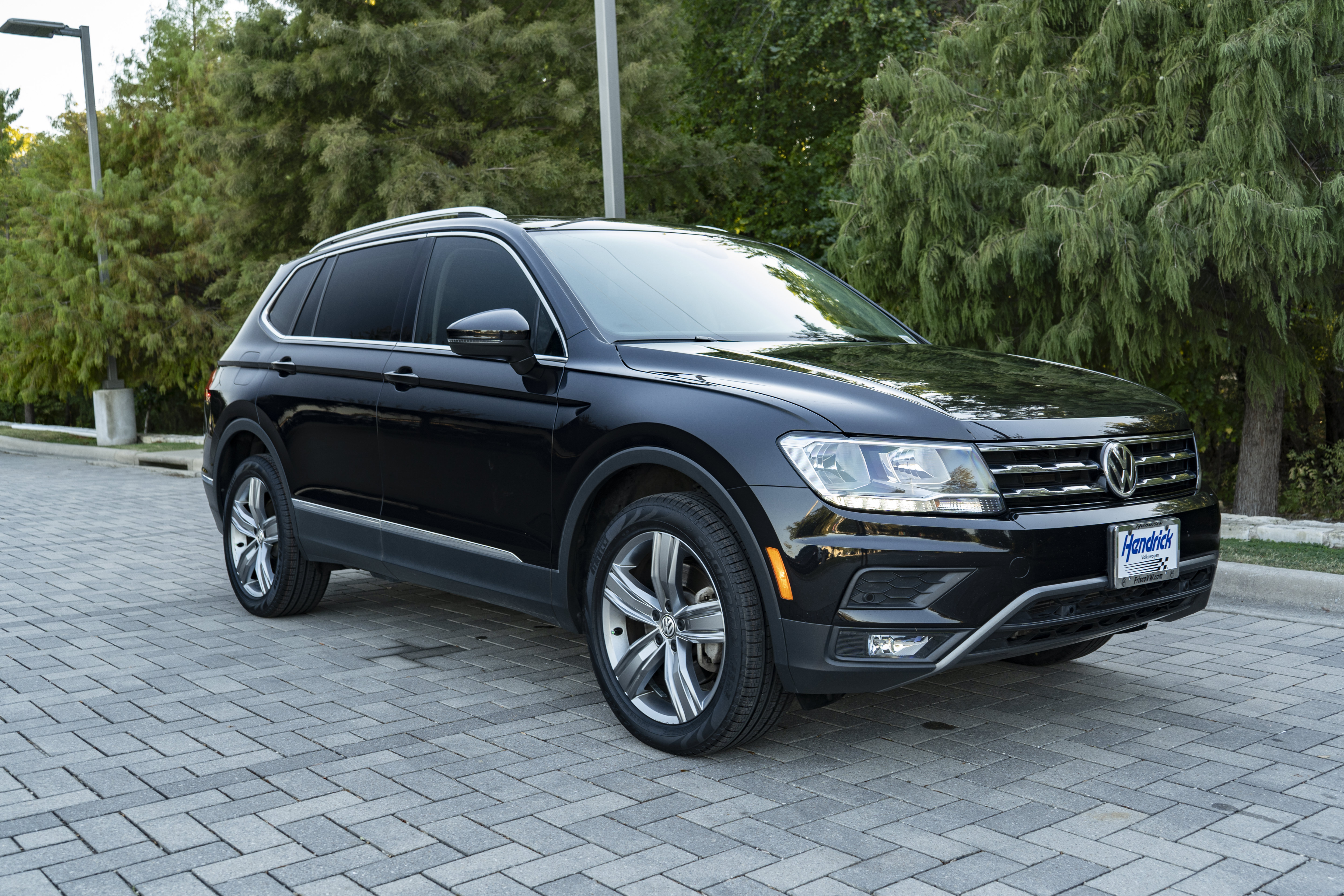 Certified 2020 Volkswagen Tiguan SEL FWD image 2