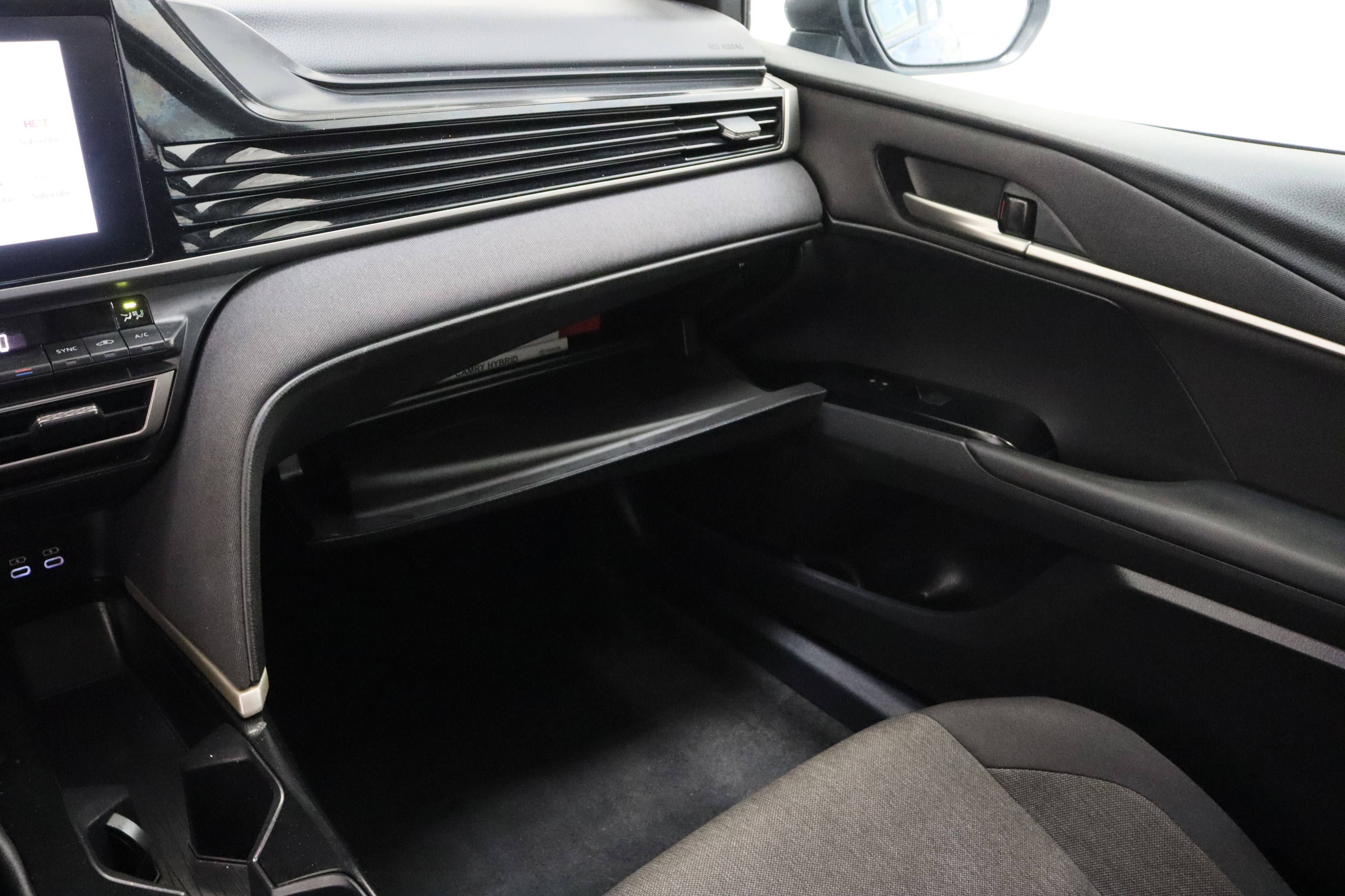 Used 2025 Toyota Camry LE FWD image 22