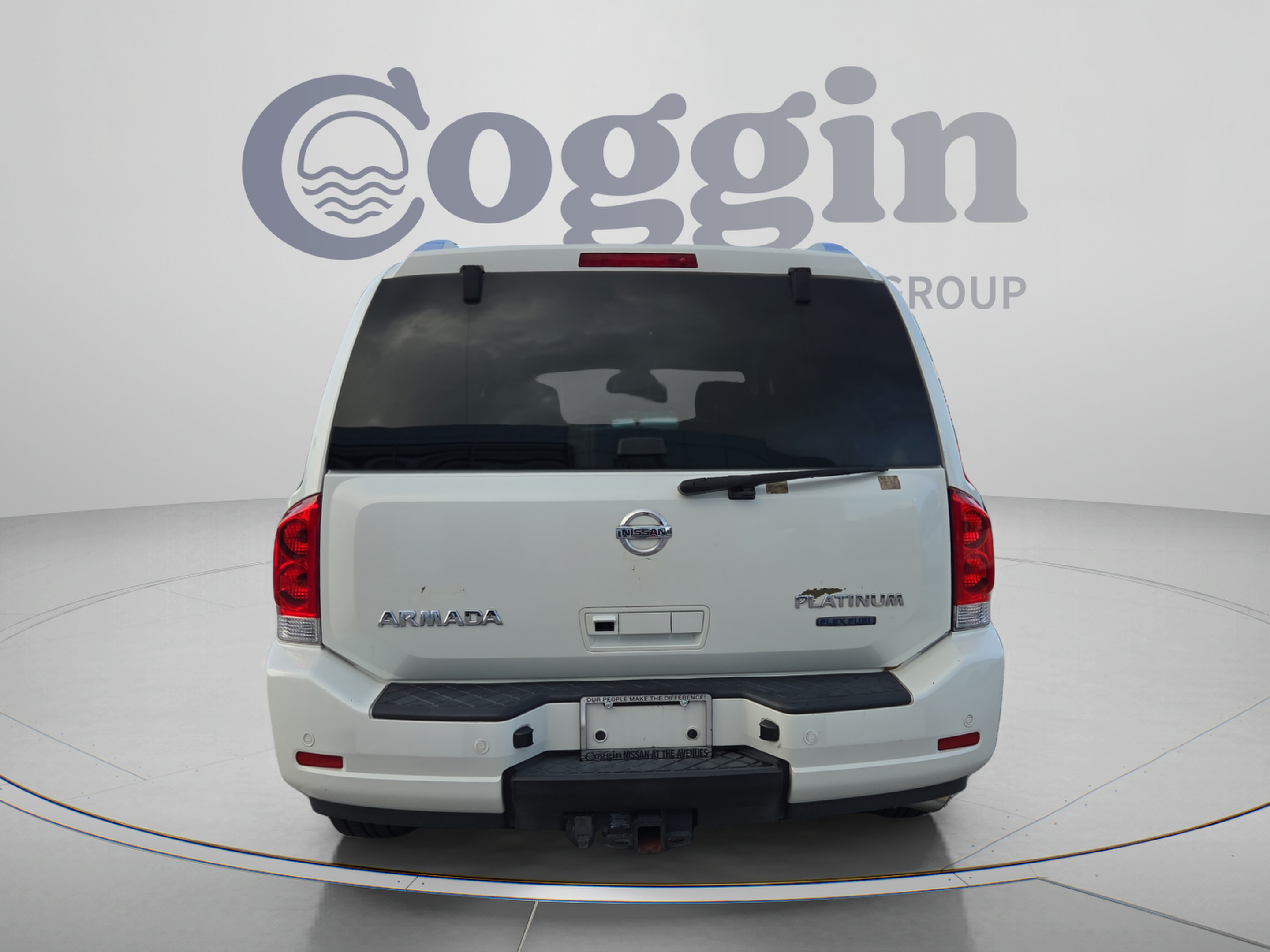 Used 2015 Nissan Armada Platinum w/ 2nd Row Captain Seat Package RWD image 4