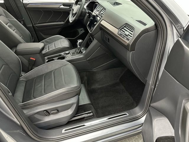 Used 2024 Volkswagen Tiguan SEL R-Line AWD/4WD image 25