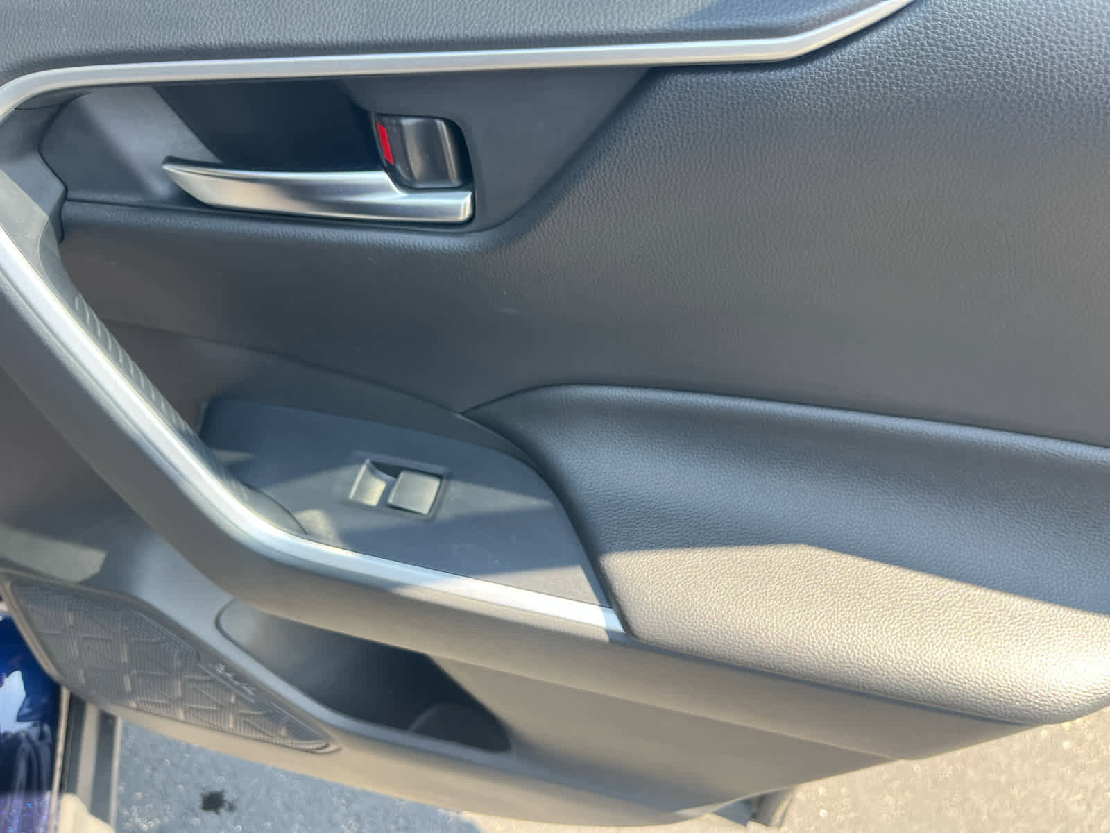 Used 2021 Toyota RAV4 XLE Premium image 40