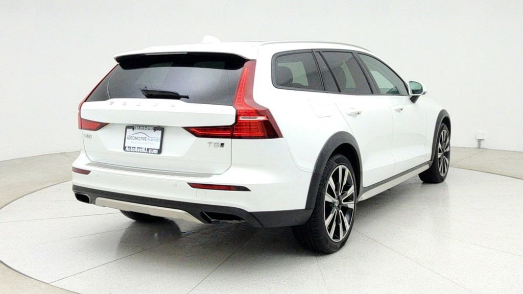 Used 2020 Volvo V60 T5 Cross Country w/ Protection Package Premier image 5