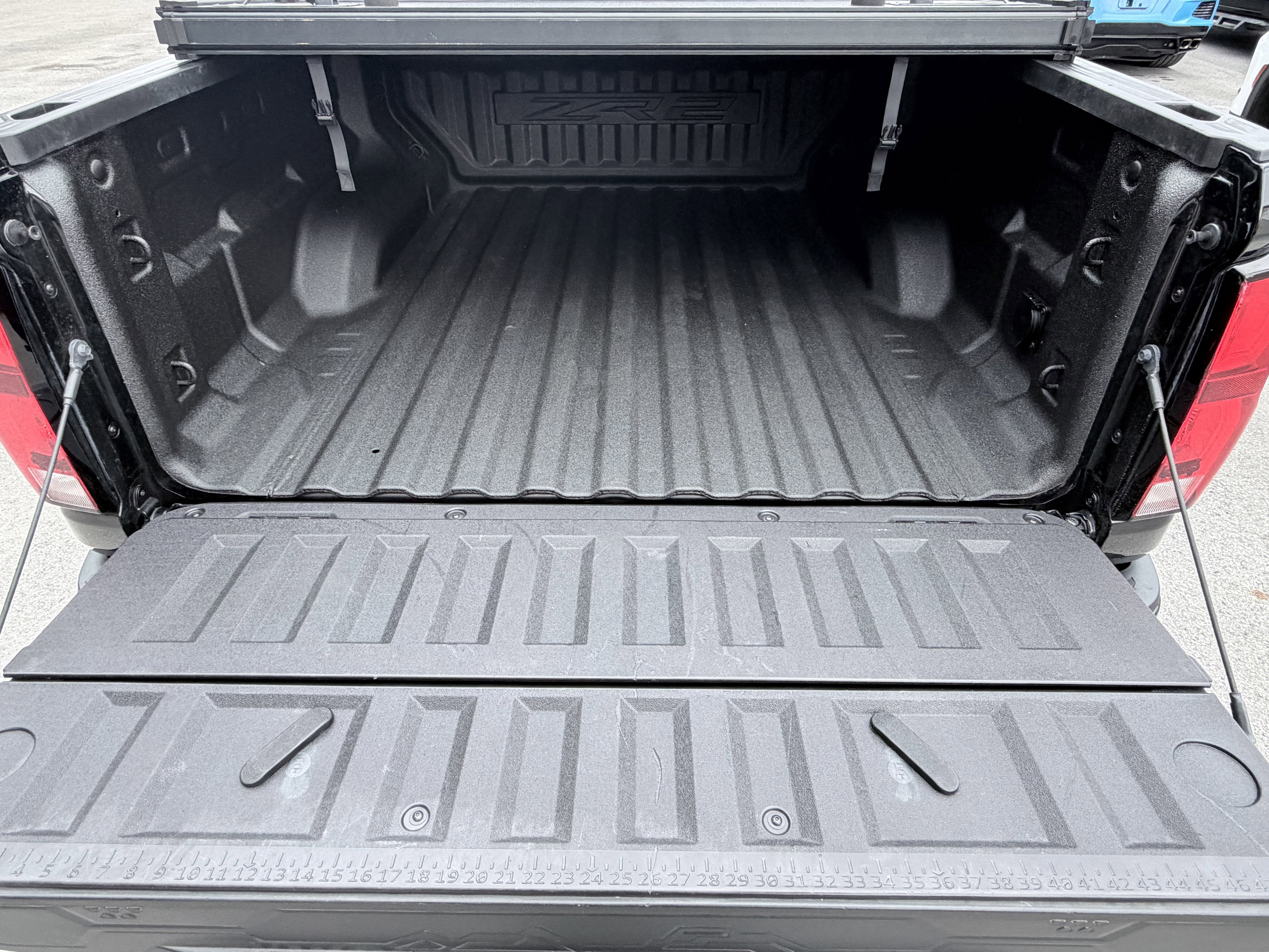 Used 2024 Chevrolet Colorado ZR2 w/ ZR2 Convenience Package III image 6