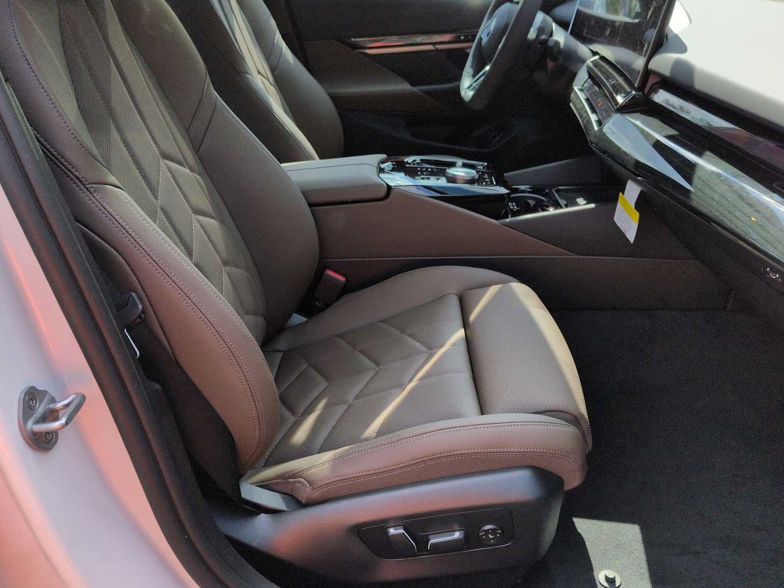 Used 2027 BMW 530i xDrive w/ M Sport Package AWD/4WD image 24
