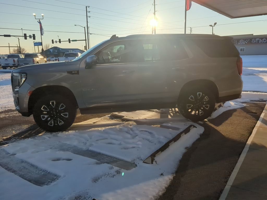 Used 2023 GMC Yukon Denali Ultimate image 3