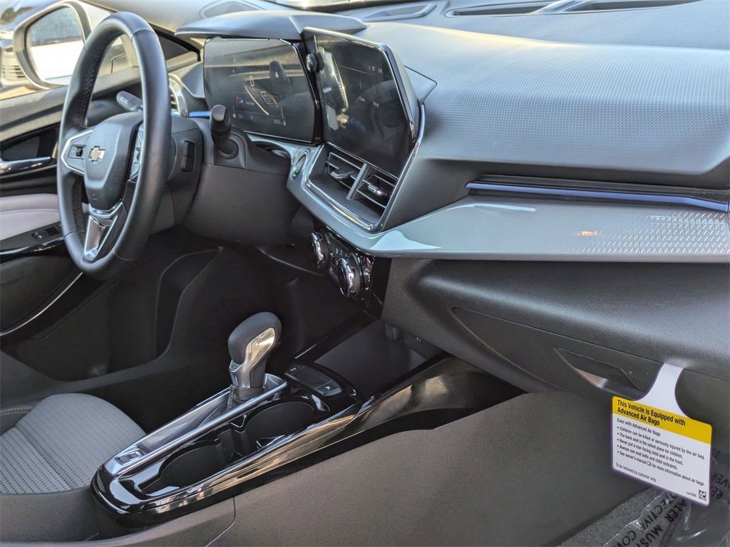 Used 2025 Chevrolet Trax LT w/ LT Convenience Package image 31