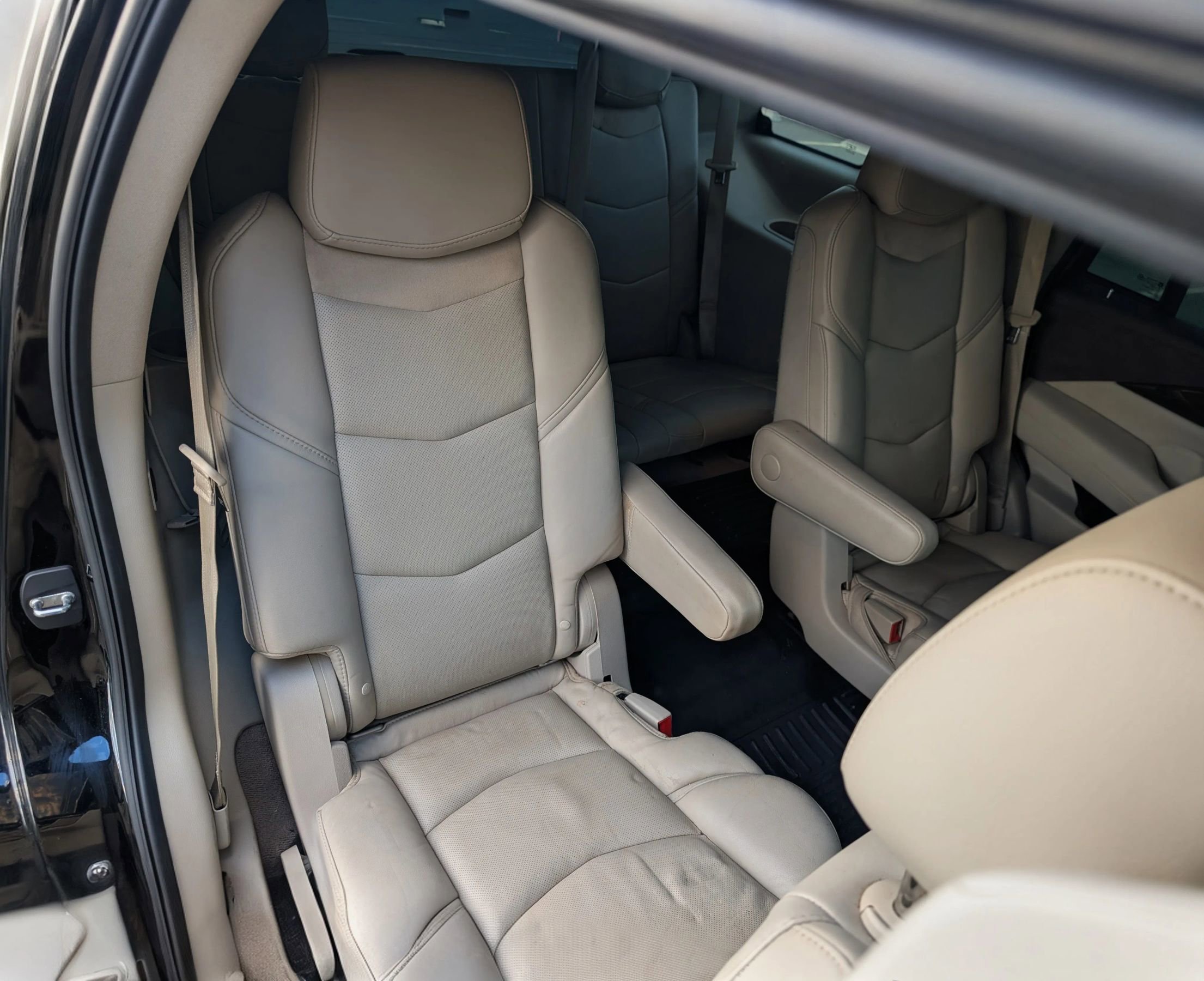 Used 2017 Cadillac Escalade Premium Luxury image 34