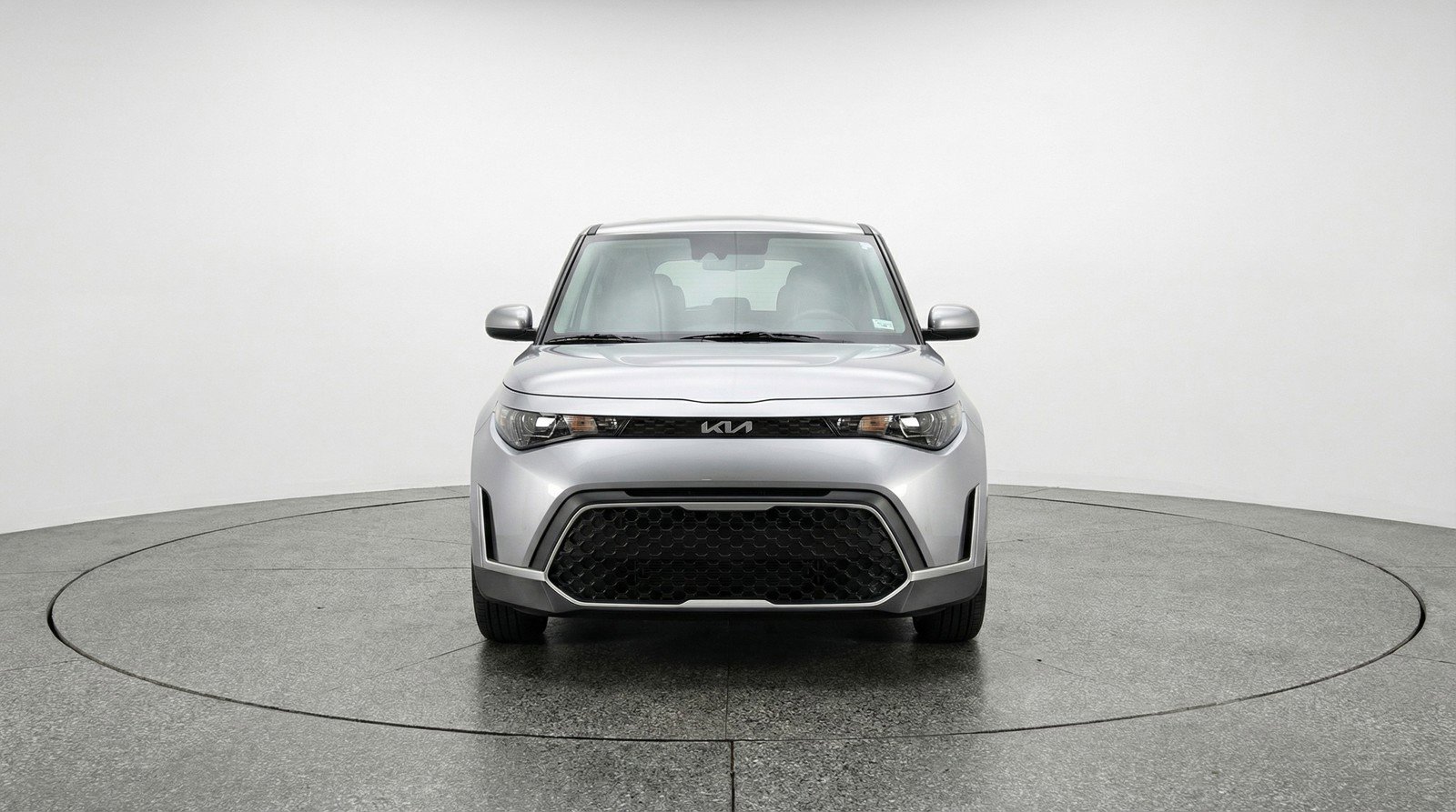 Used 2025 Kia Soul LX w/ LX Technology Package FWD image 2