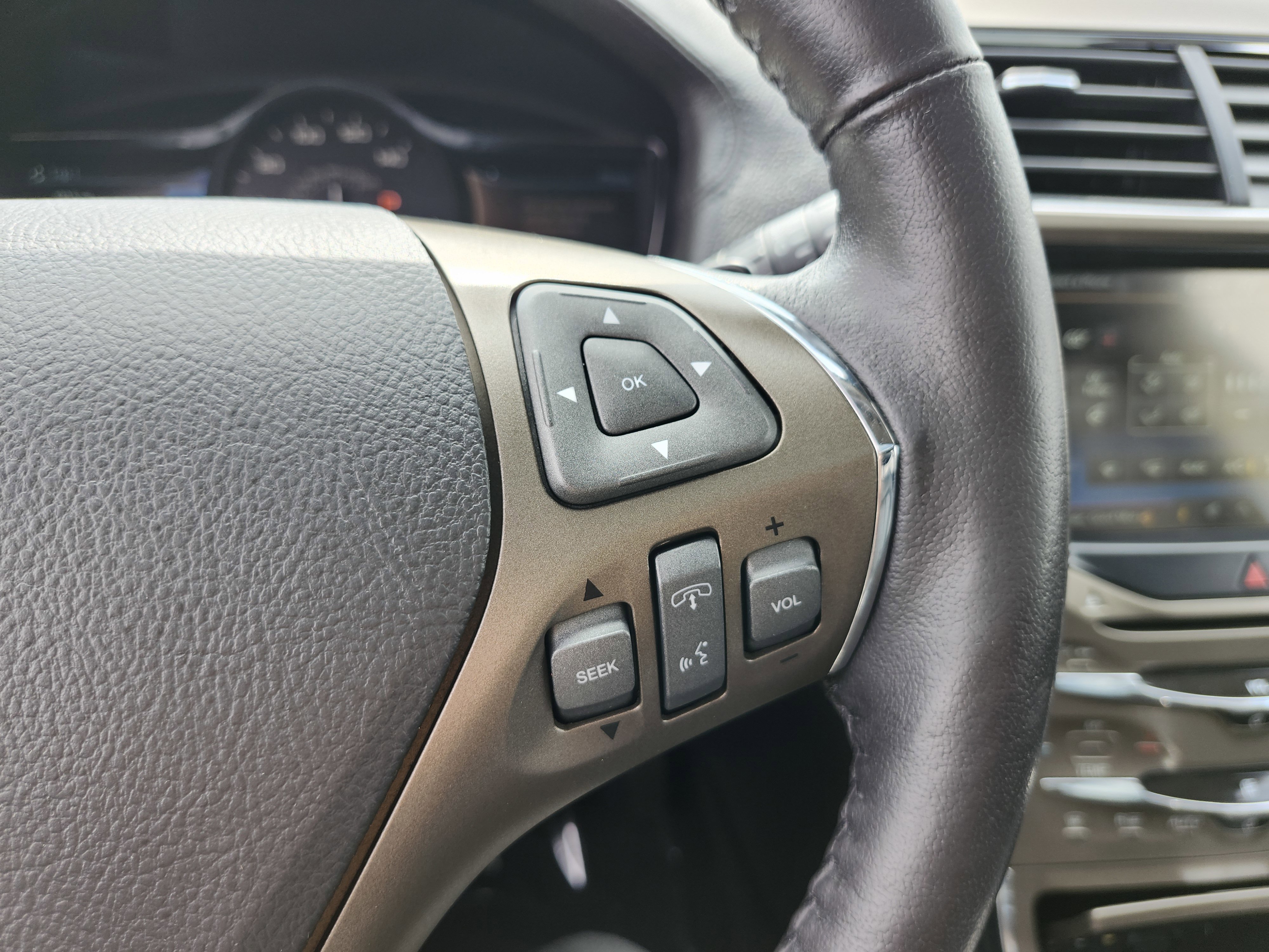 Used 2014 Lincoln MKX AWD w/ Equipment Group 101A image 38