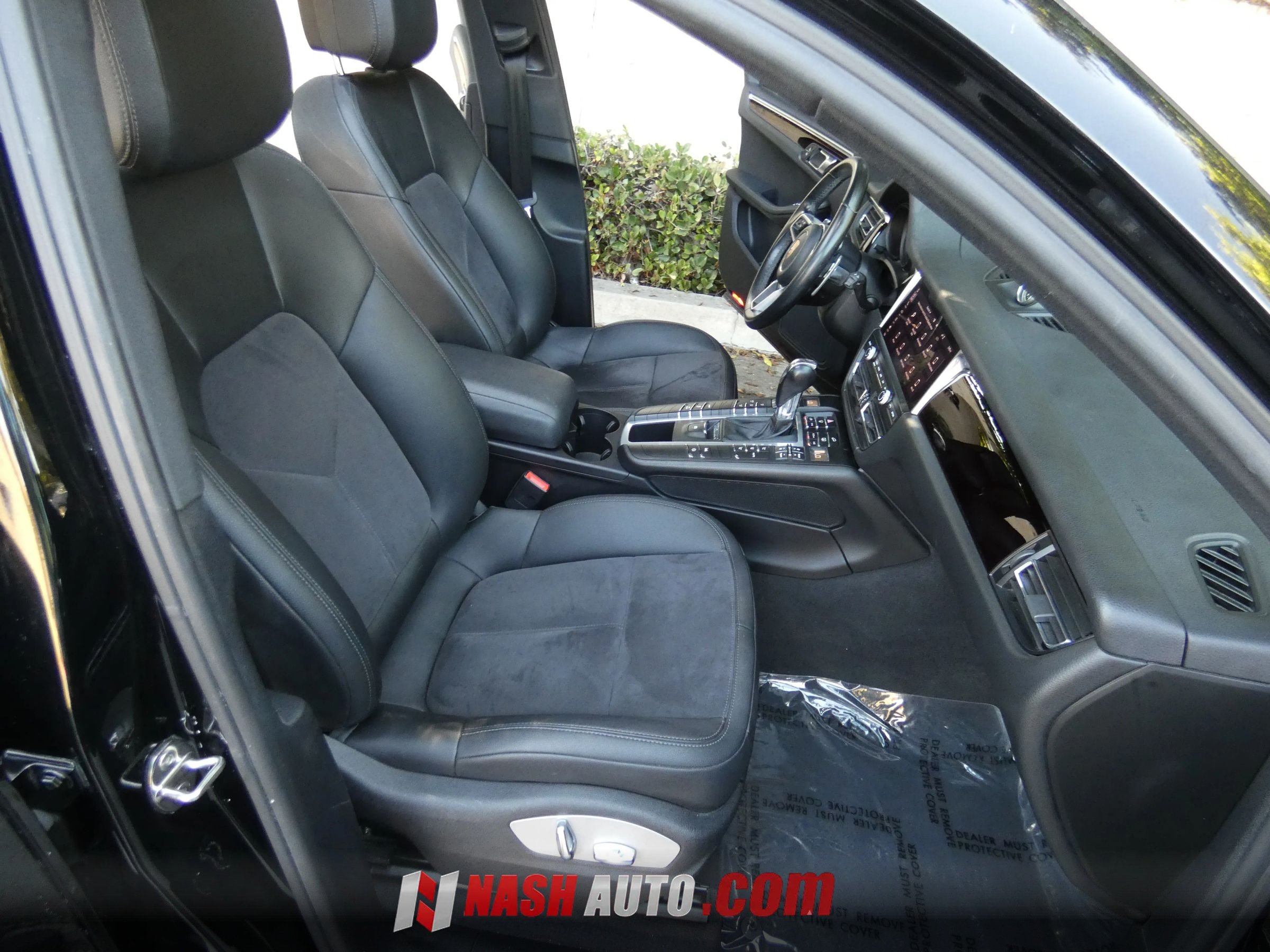 Used 2020 Porsche Macan AWD/4WD image 26