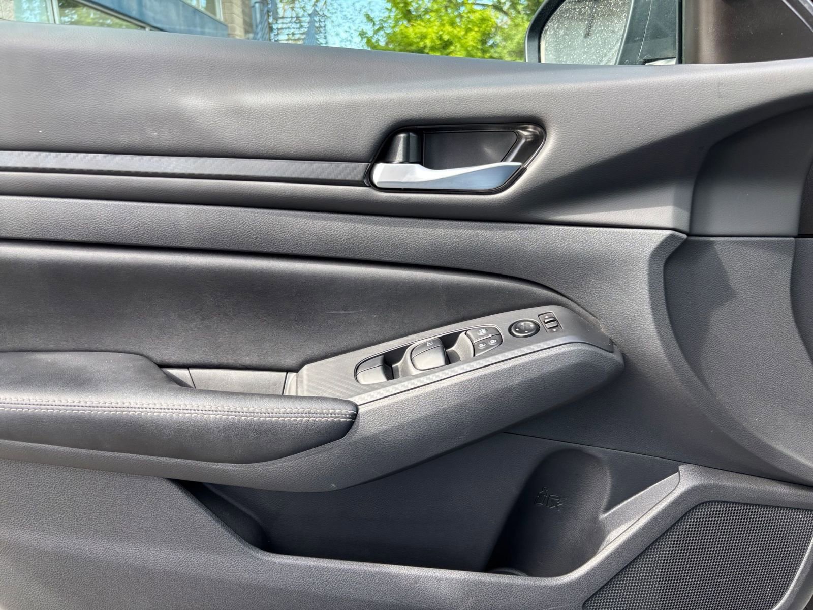 Used 2025 Nissan Altima 2.5 SV FWD image 18
