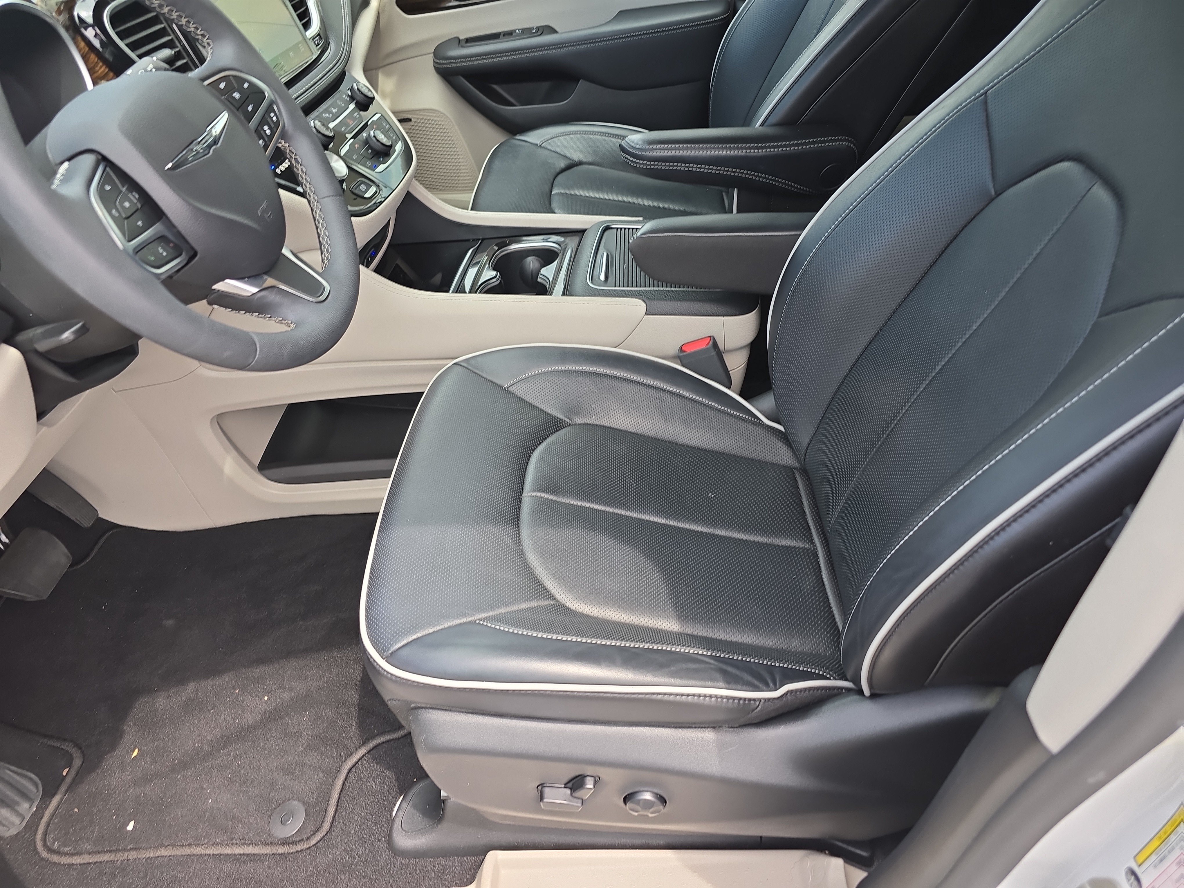 Used 2023 Chrysler Pacifica Limited w/ Uconnect Theater Family Group AWD/4WD image 20