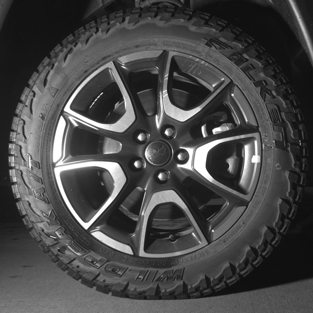 Used 2025 Jeep Compass Trailhawk AWD/4WD image 13