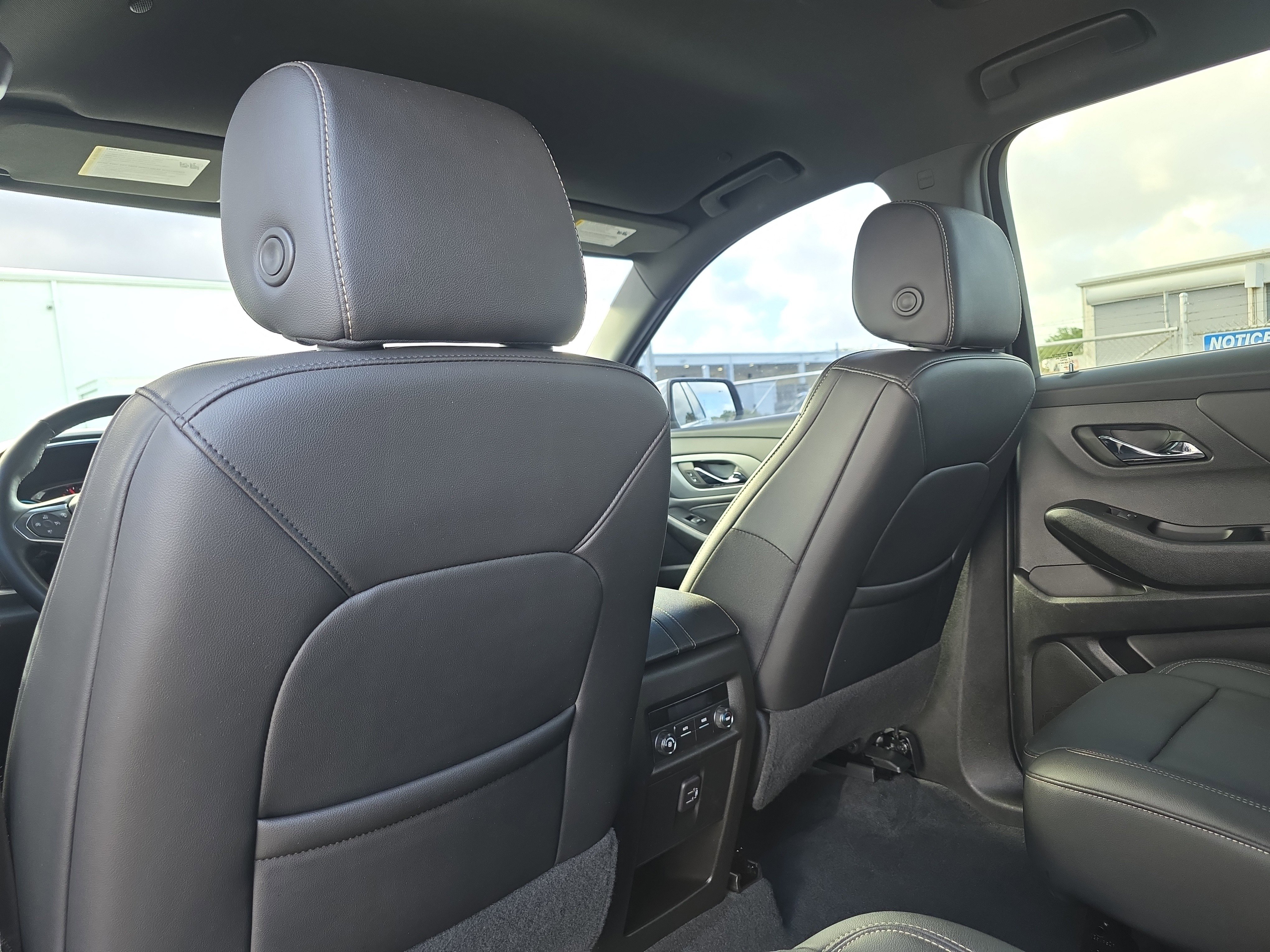 Used 2023 Chevrolet Traverse LT FWD image 44