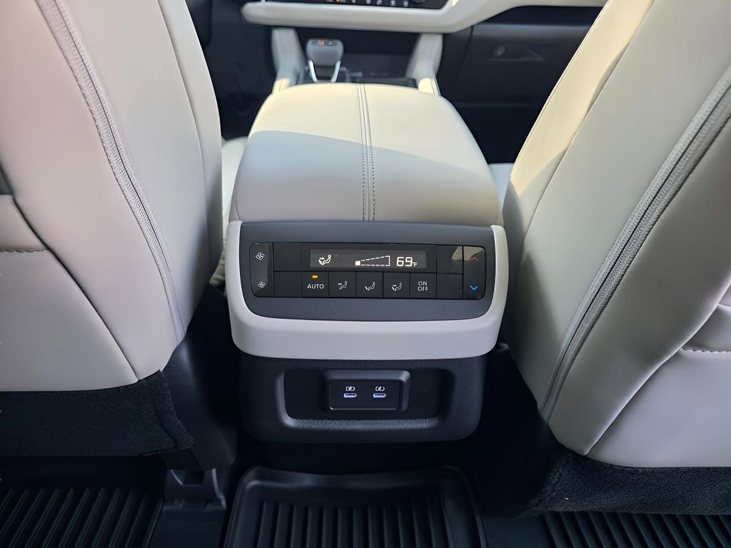 New 2026 Nissan Pathfinder SL image 12