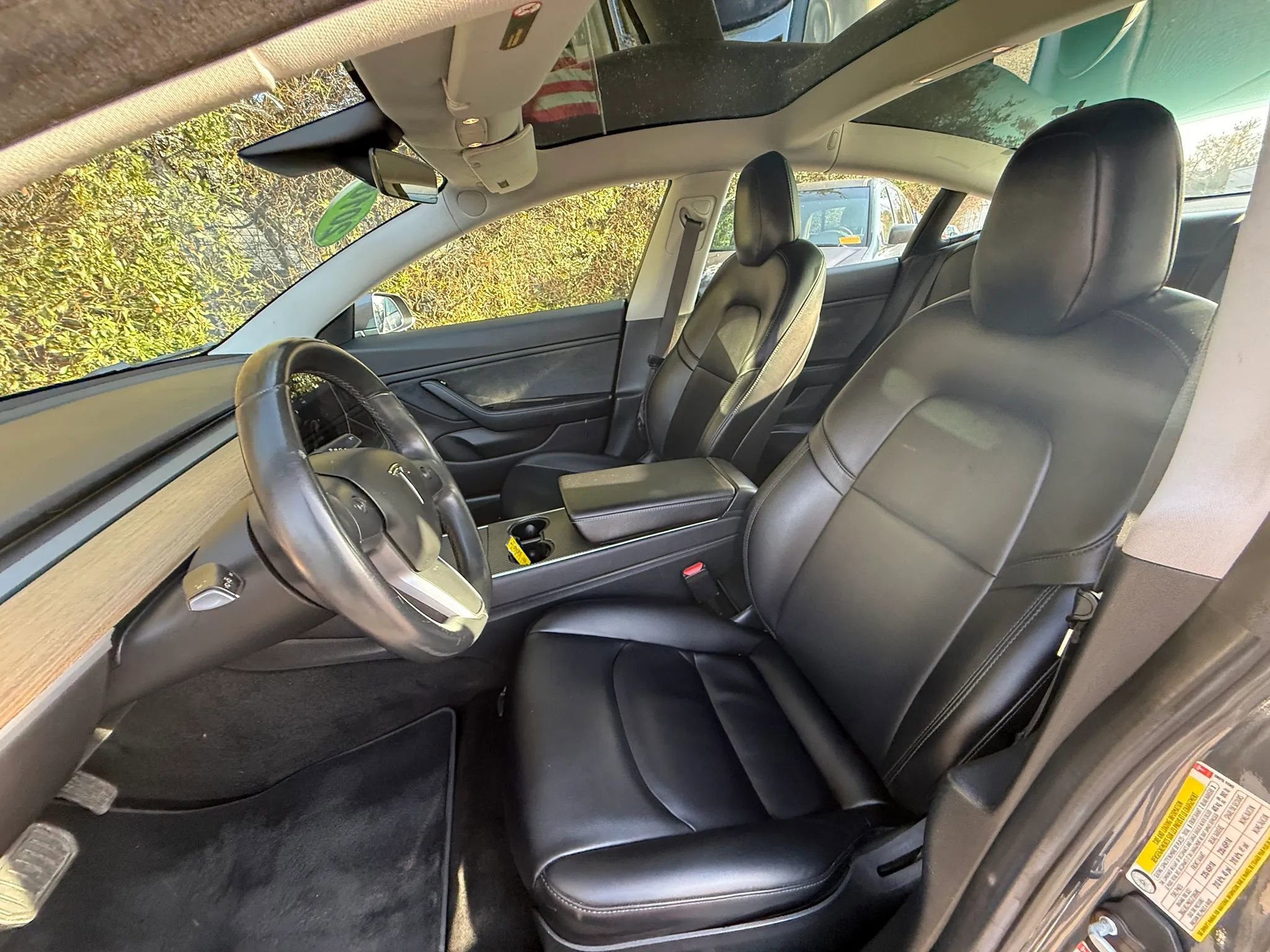 Used 2018 Tesla Model 3 Mid Range image 2