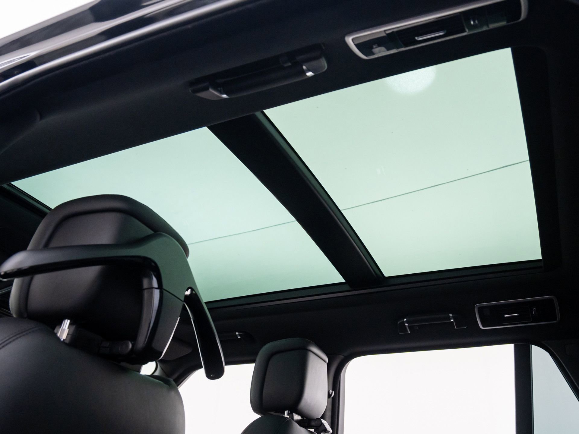 Used 2021 Land Rover Range Rover Westminster Edition image 18