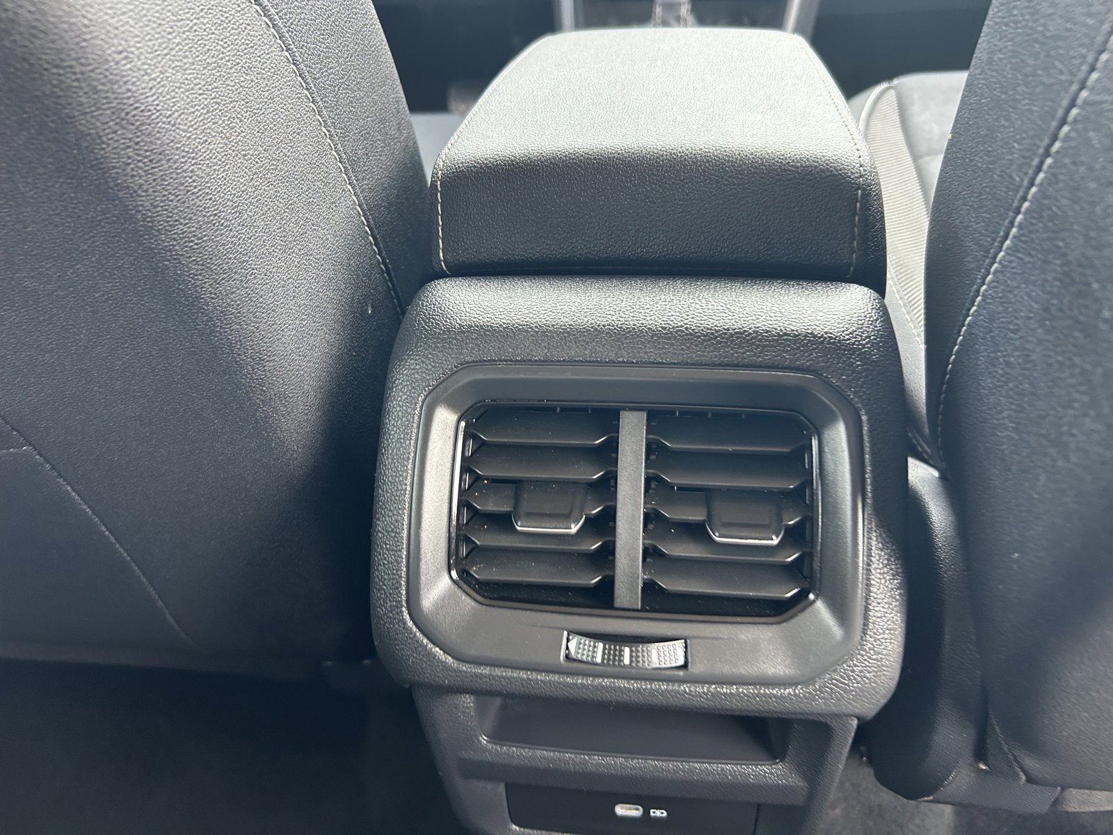 Used 2024 Volkswagen Taos SE image 15