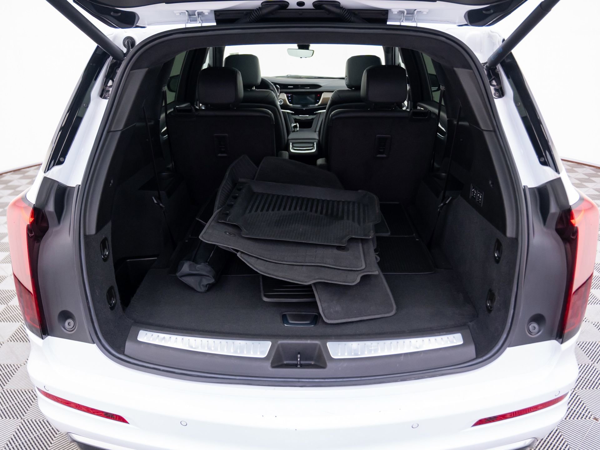 Certified 2024 Cadillac XT6 Premium Luxury w/ Platinum Package image 33