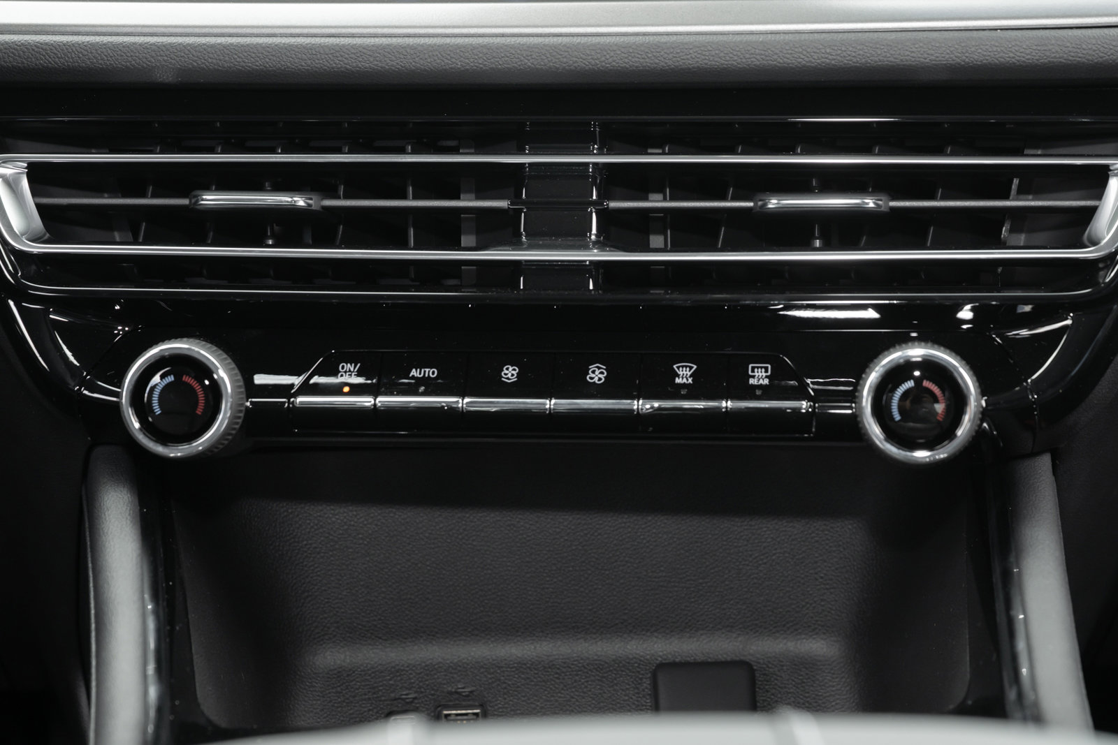 New 2026 Chevrolet Traverse LT w/ Driver Confidence Package image 28