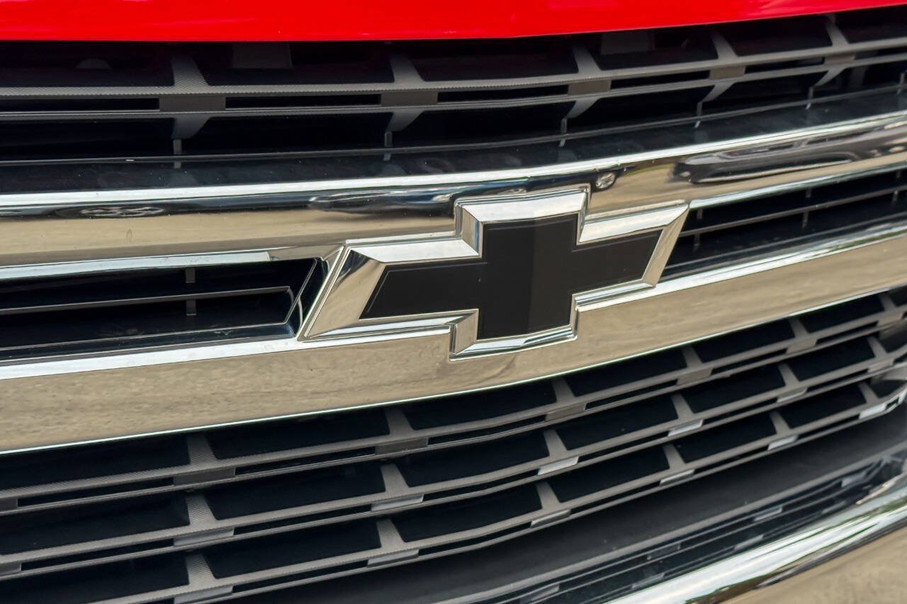 Used 2021 Chevrolet Silverado 1500 LT w/ LPO, Dark Essentials Package AWD/4WD image 9