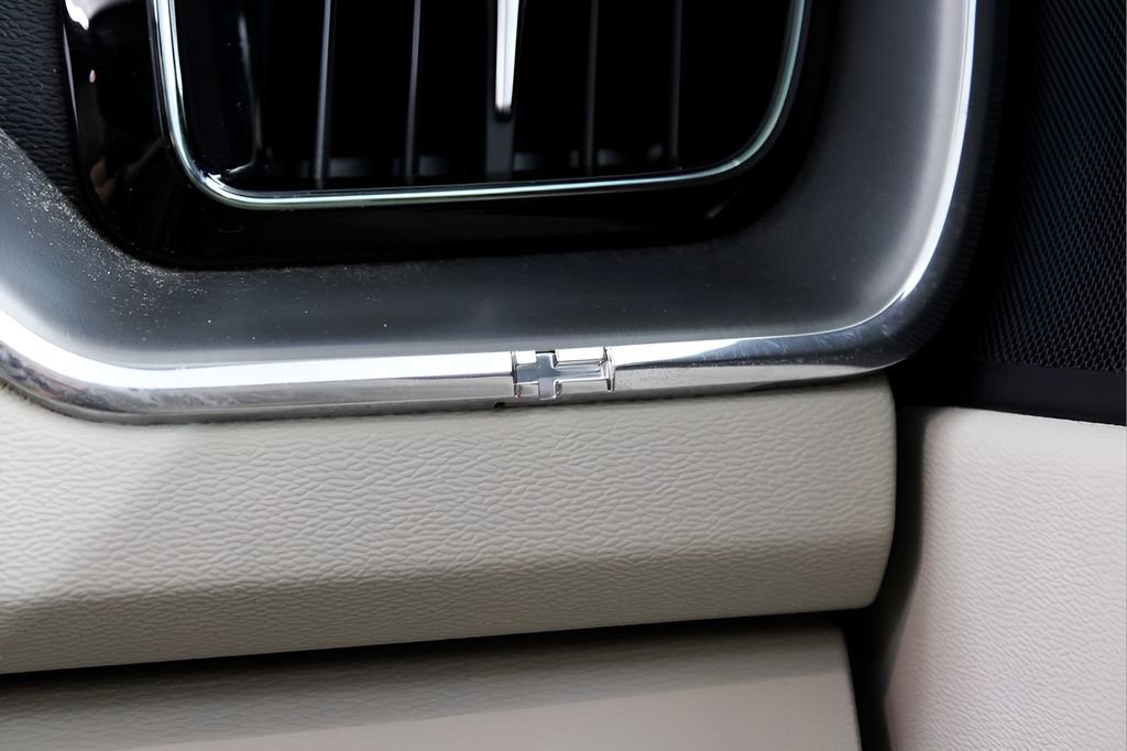 Used 2023 Volvo XC60 B5 Core w/ Climate Package AWD/4WD image 33