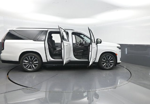 Used 2023 Cadillac Escalade ESV Sport Platinum w/ LPO, ONYX Package AWD/4WD image 31