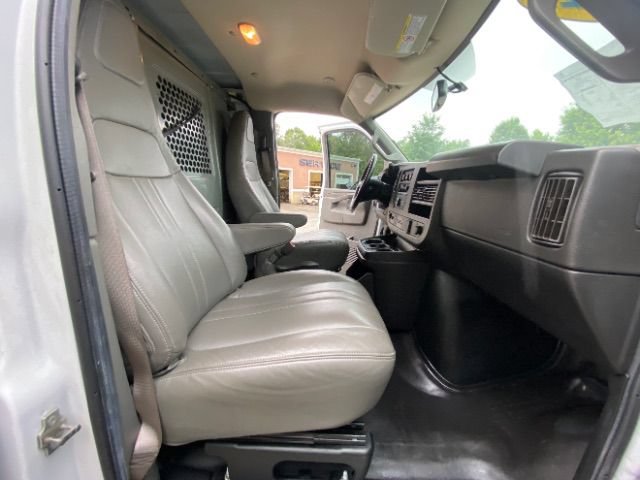 Used 2022 Chevrolet Express 3500 Extended w/ Driver Convenience Package RWD image 17