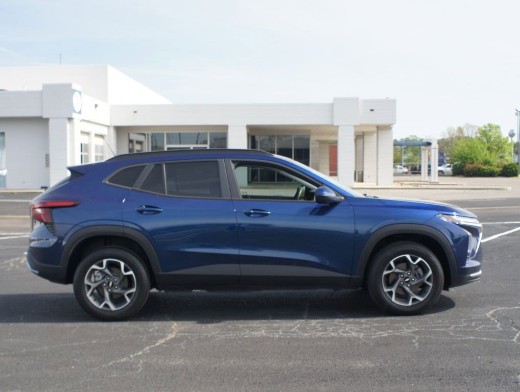 Used 2024 Chevrolet Trax LT w/ Driver Confidence Package image 19