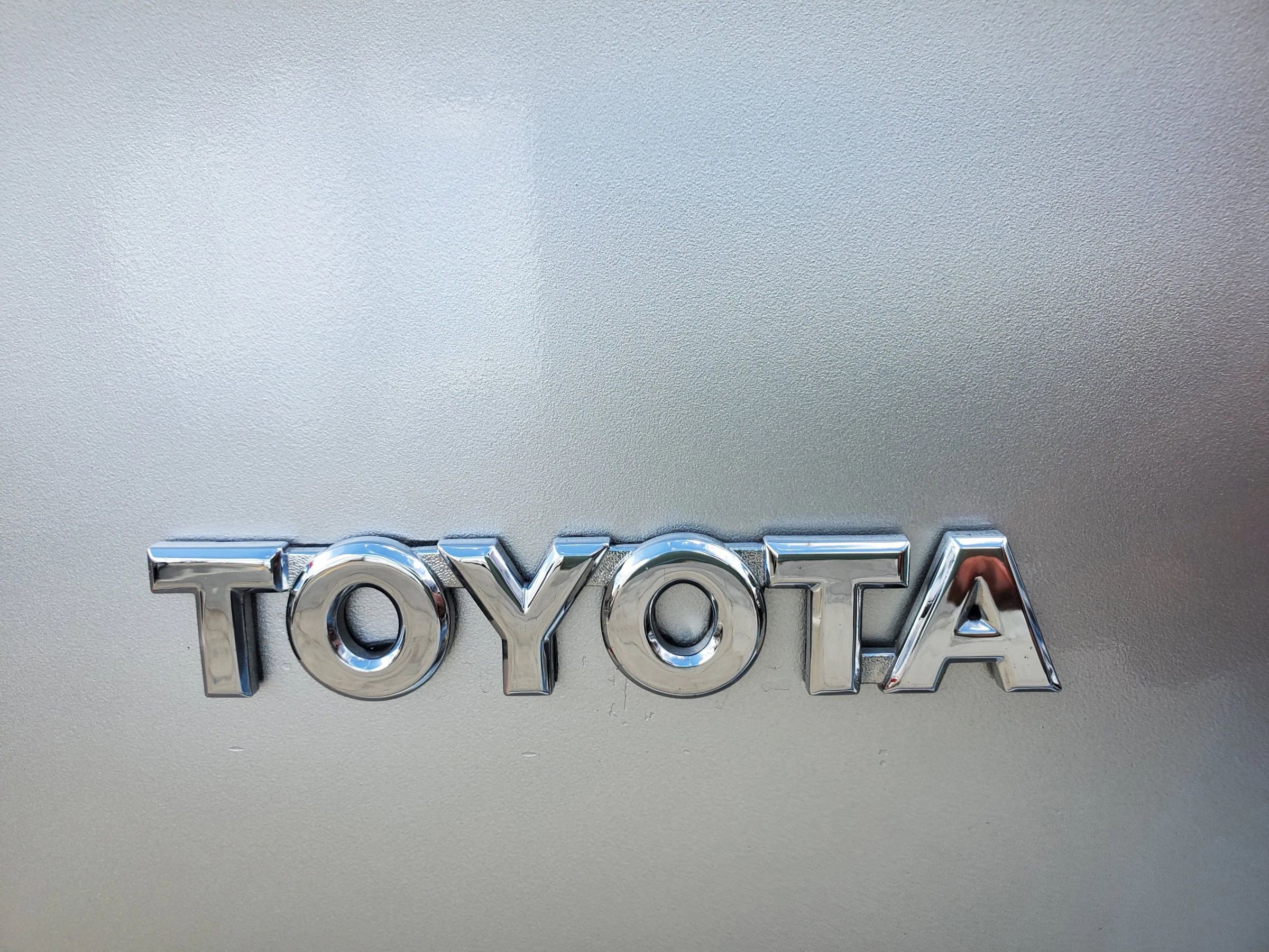 Used 2004 Toyota Camry LE image 6