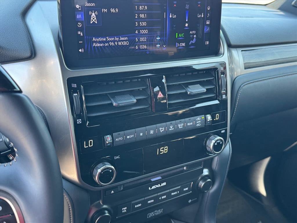 Used 2023 Lexus GX 460 Premium w/ Accessory Package AWD/4WD image 28