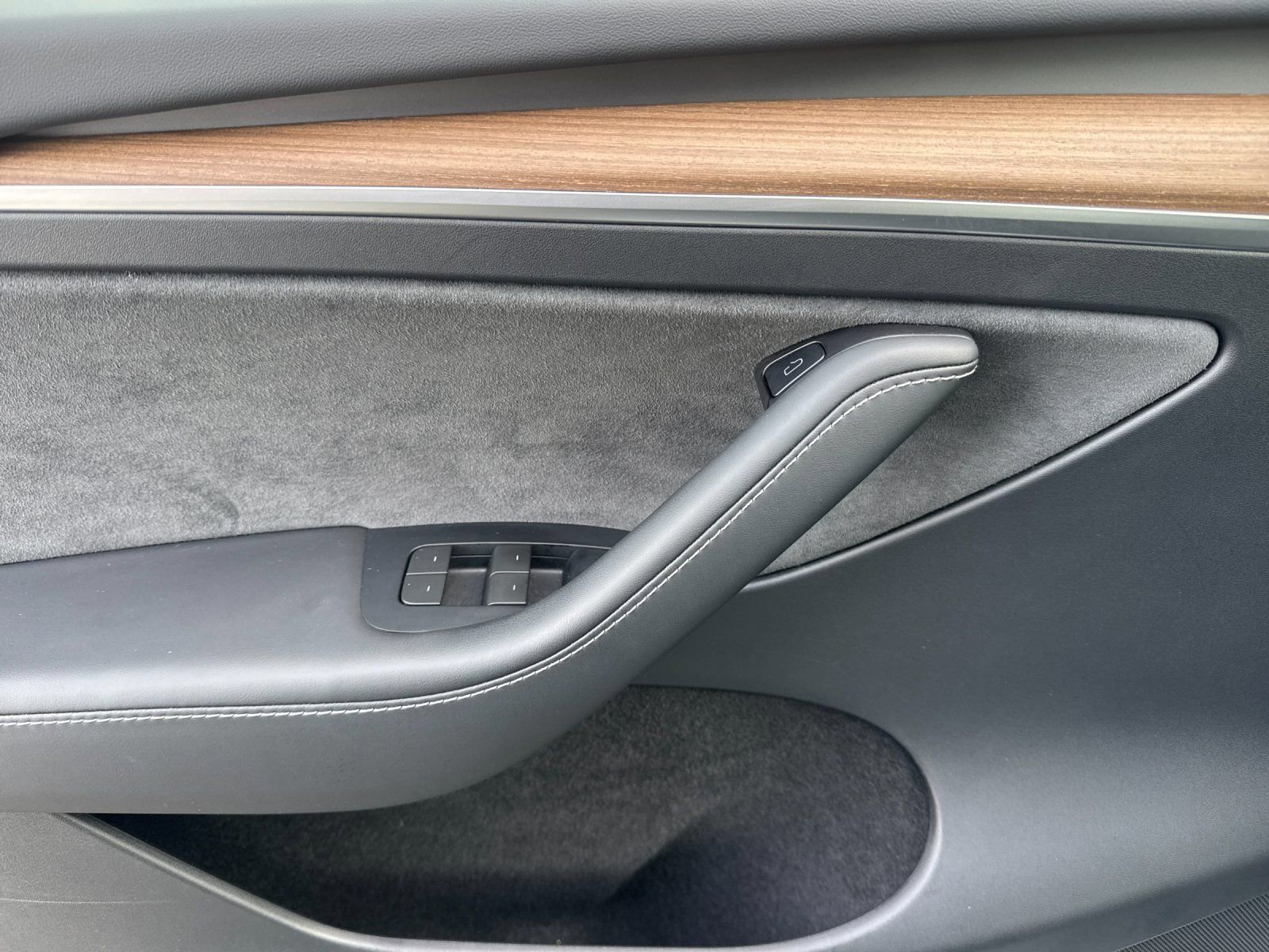 Used 2023 Tesla Model Y 2WD image 11