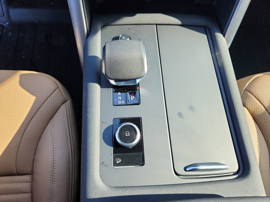 New 2026 Land Rover Discovery Limited Edition AWD/4WD image 16