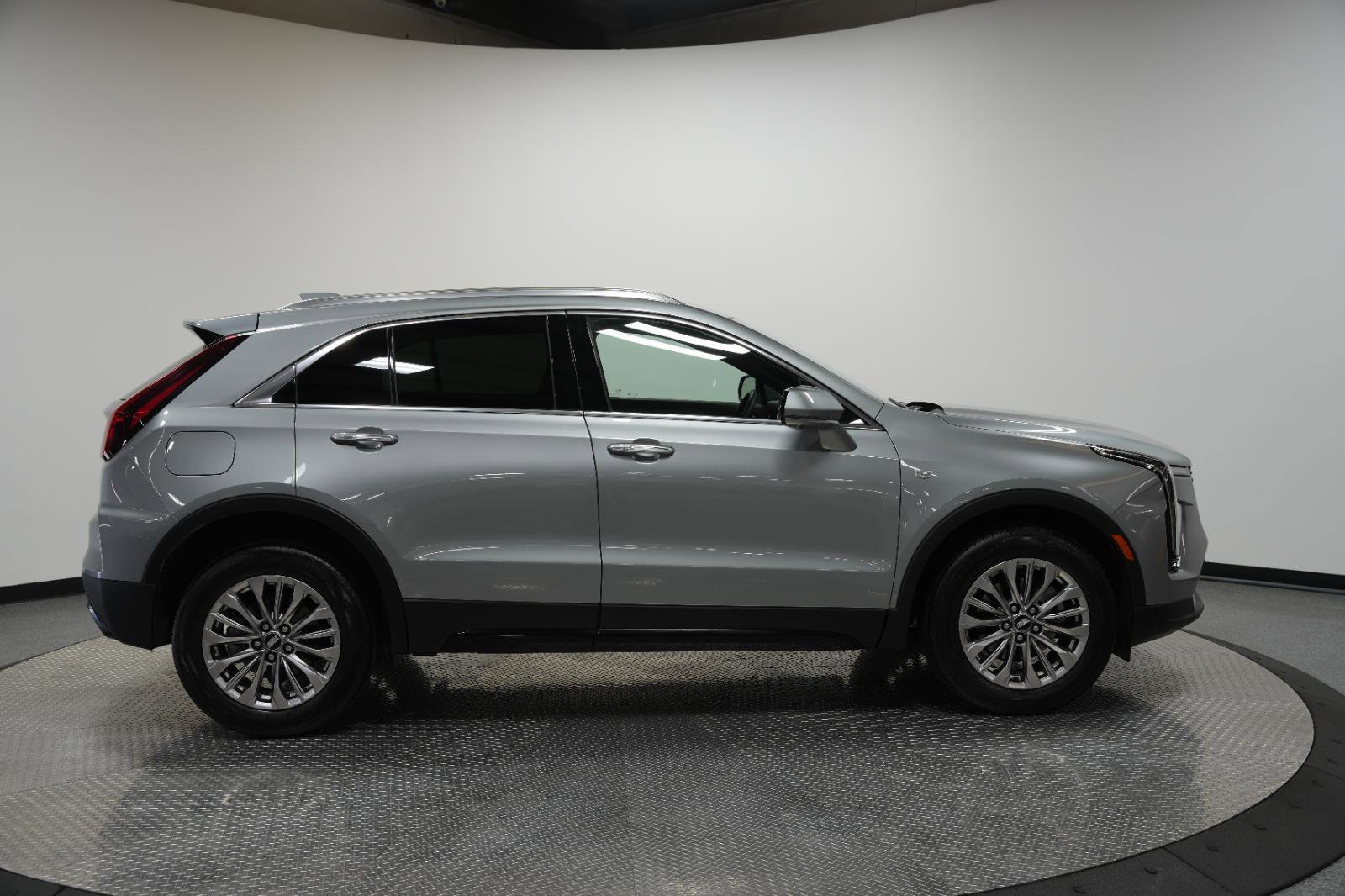 Used 2025 Cadillac XT4 Premium Luxury image 9