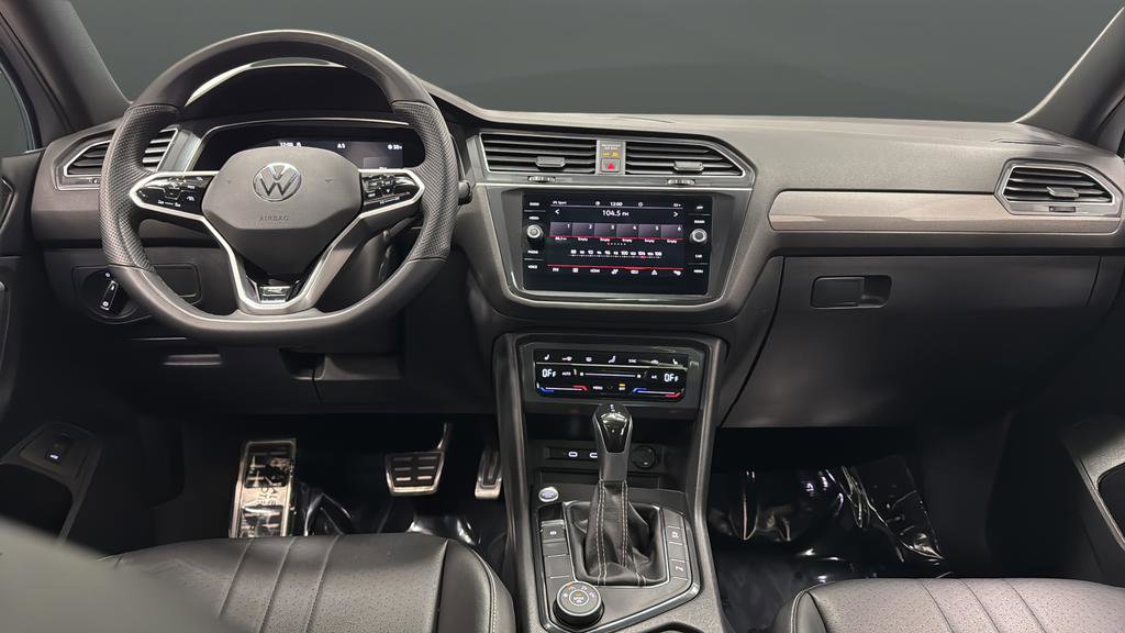 Used 2022 Volkswagen Tiguan SE R-Line image 11