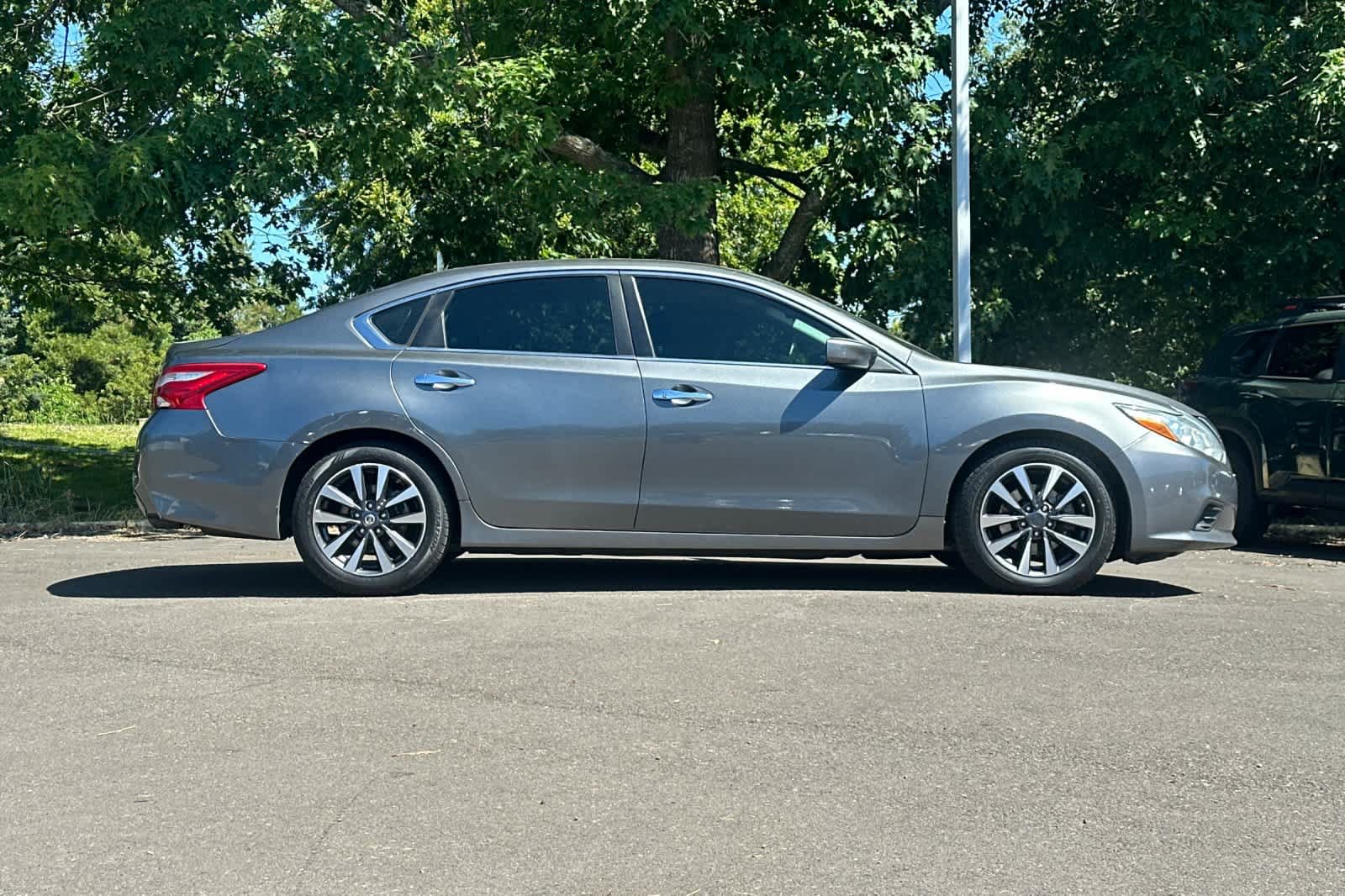 Used 2017 Nissan Altima 2.5 SV FWD image 8