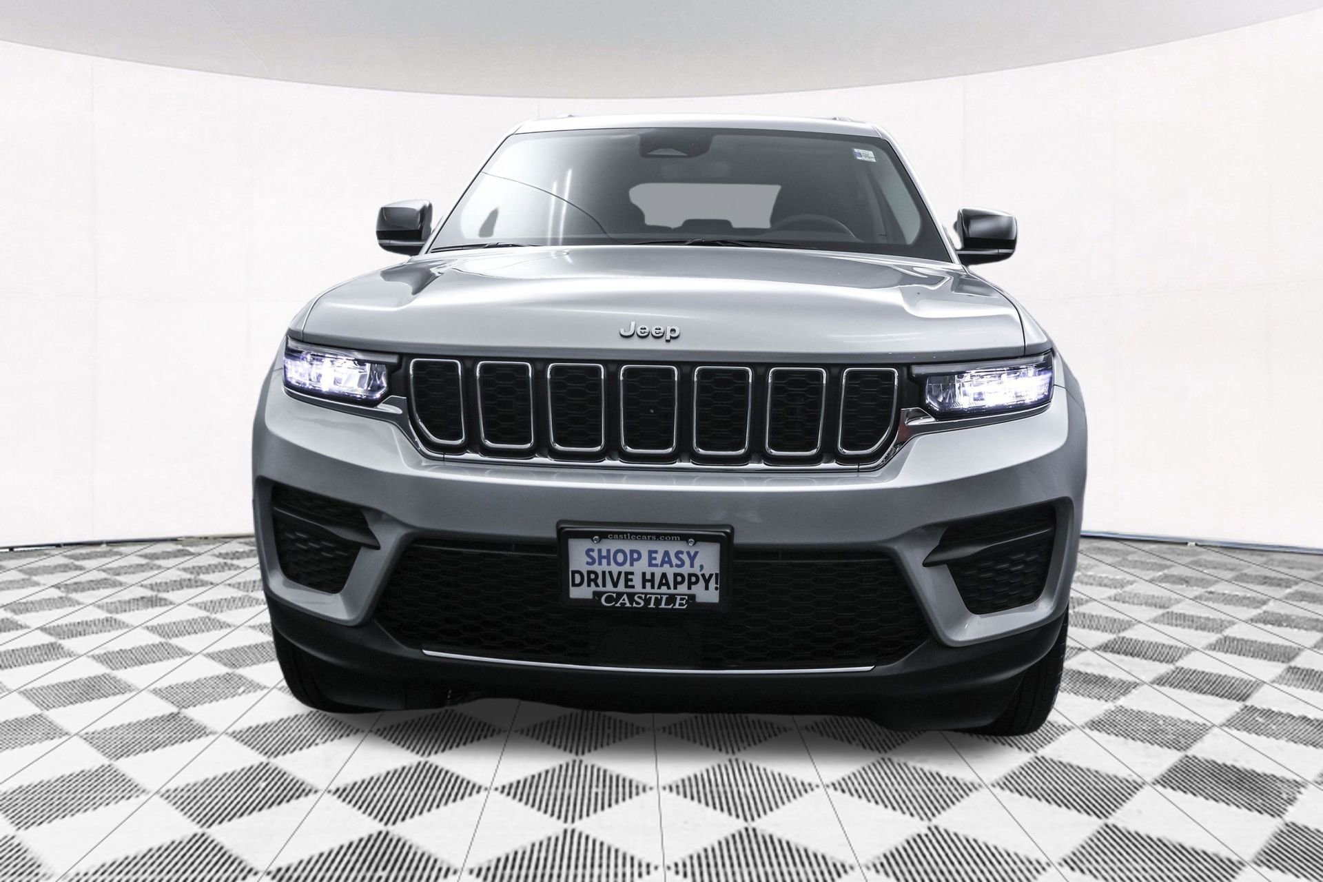 Used 2023 Jeep Grand Cherokee Laredo X image 40