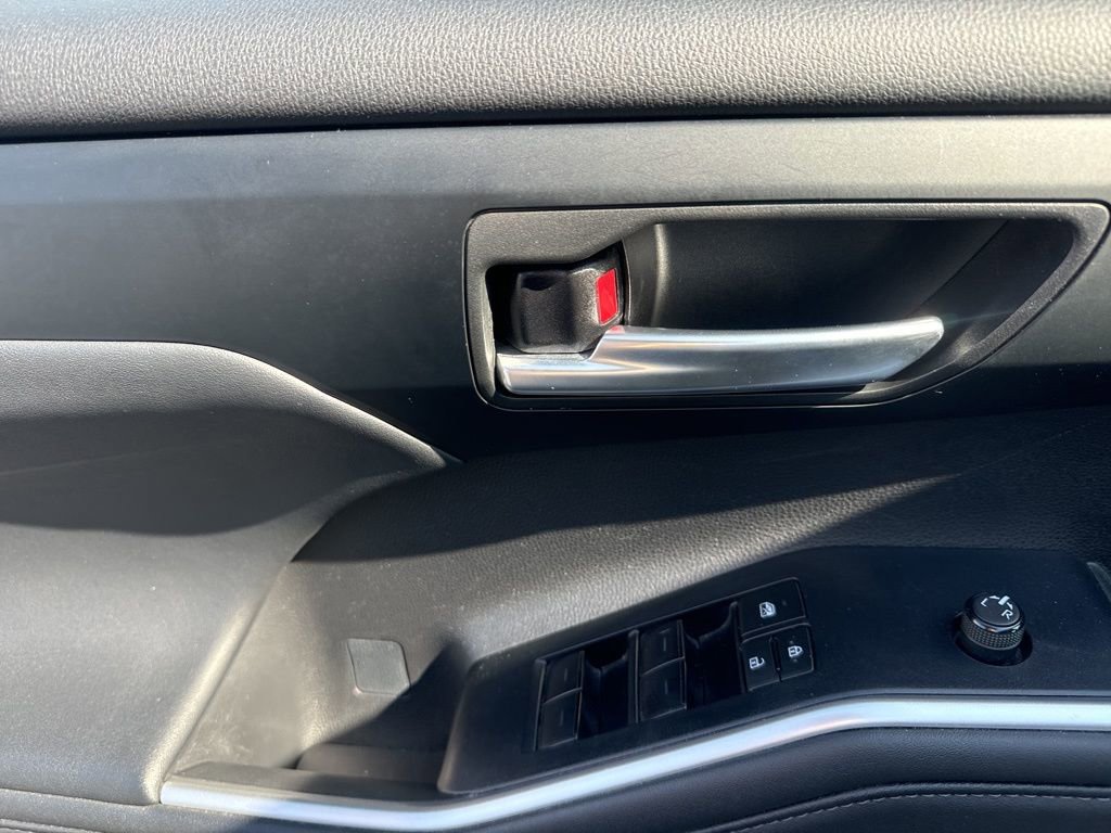 Used 2024 Toyota Highlander XLE image 18