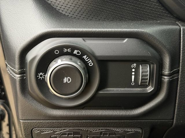 Used 2024 Jeep Wrangler Unlimited Rubicon AWD/4WD image 23