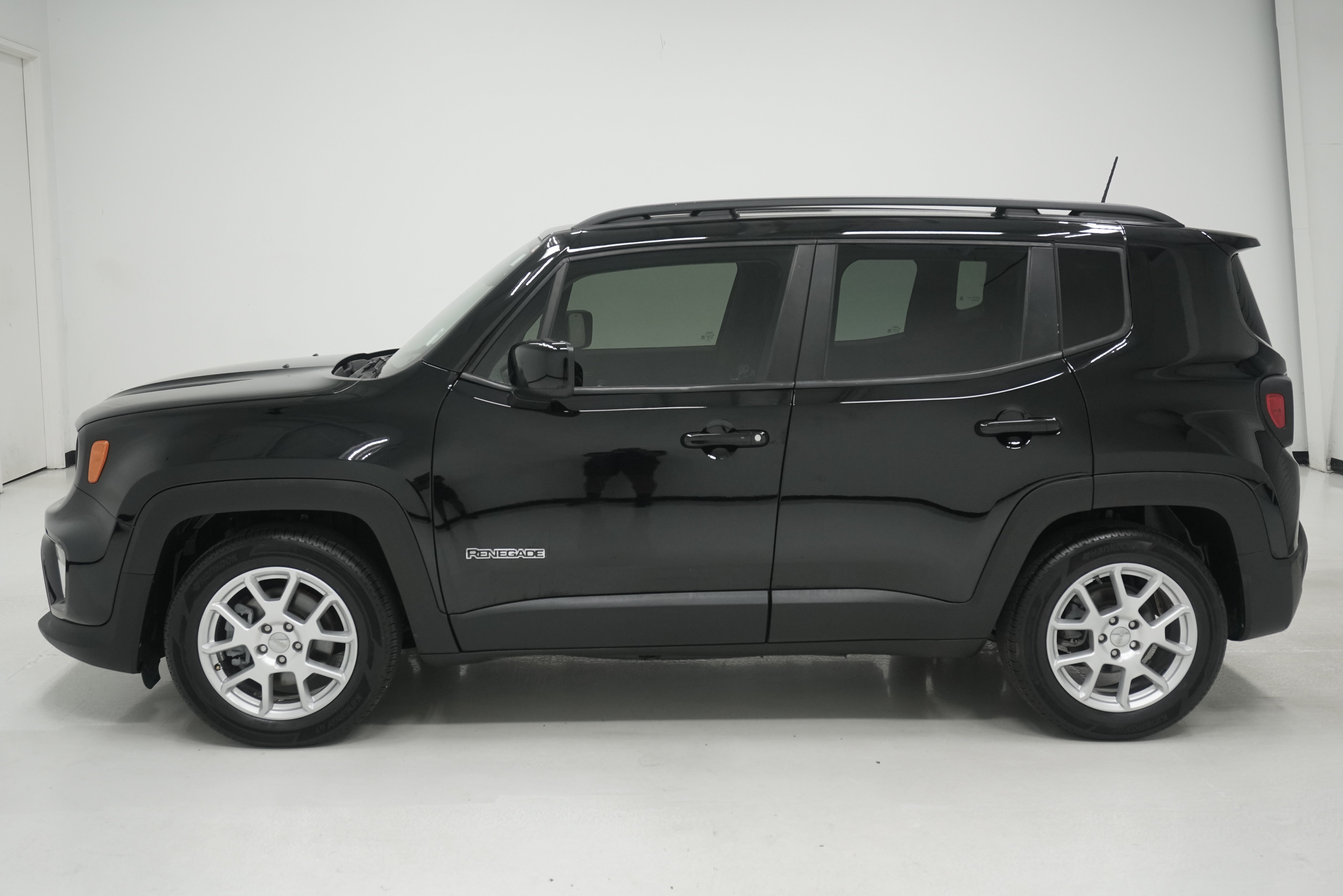Used 2020 Jeep Renegade Latitude FWD image 7